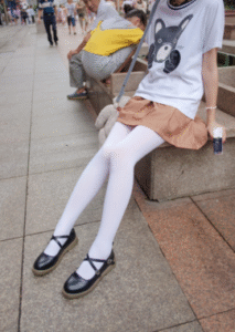 高中女生