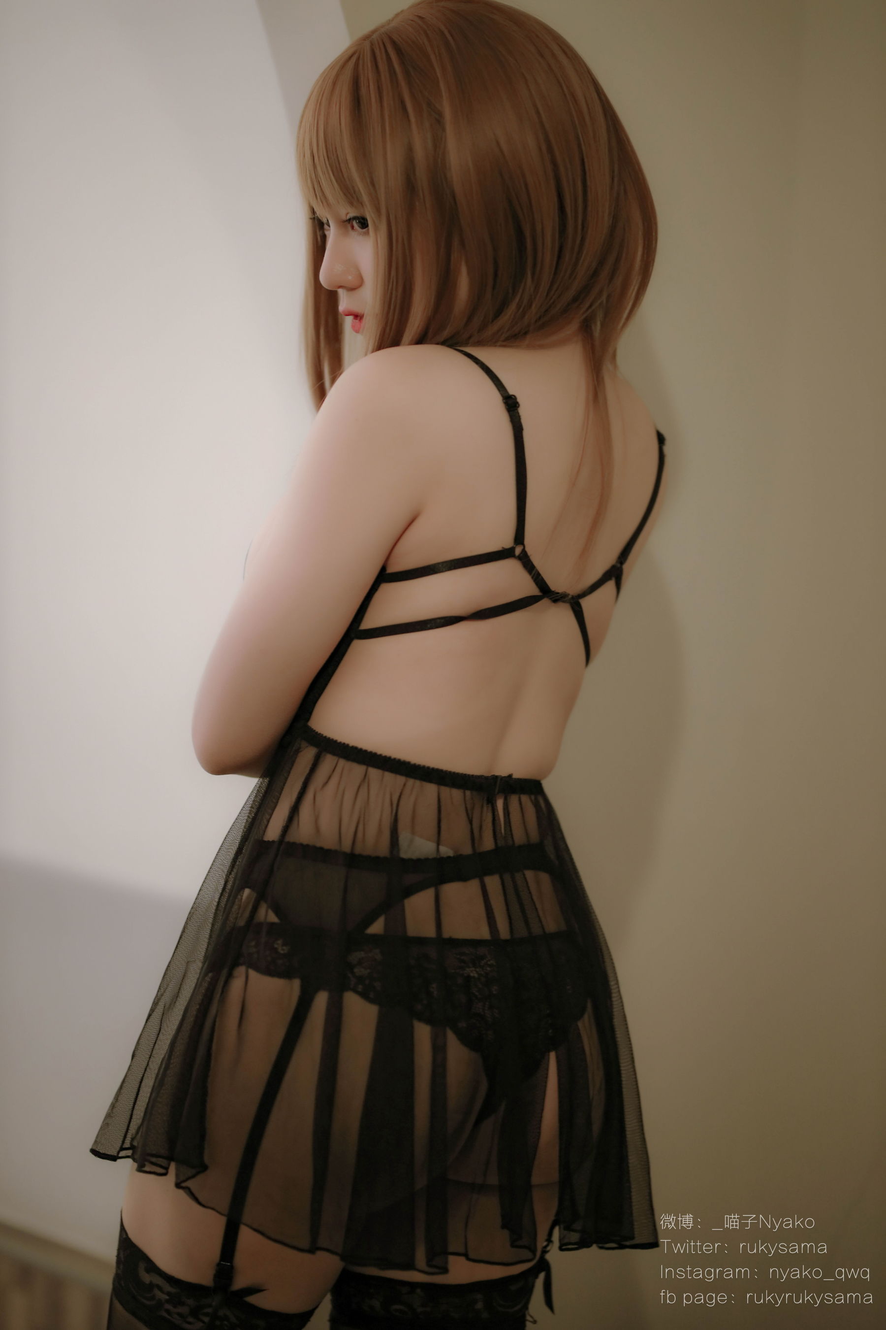 萌妹子Nyako喵子 – 温泉旅行 之黑色情趣蕾丝睡衣 Cosplay-第1张