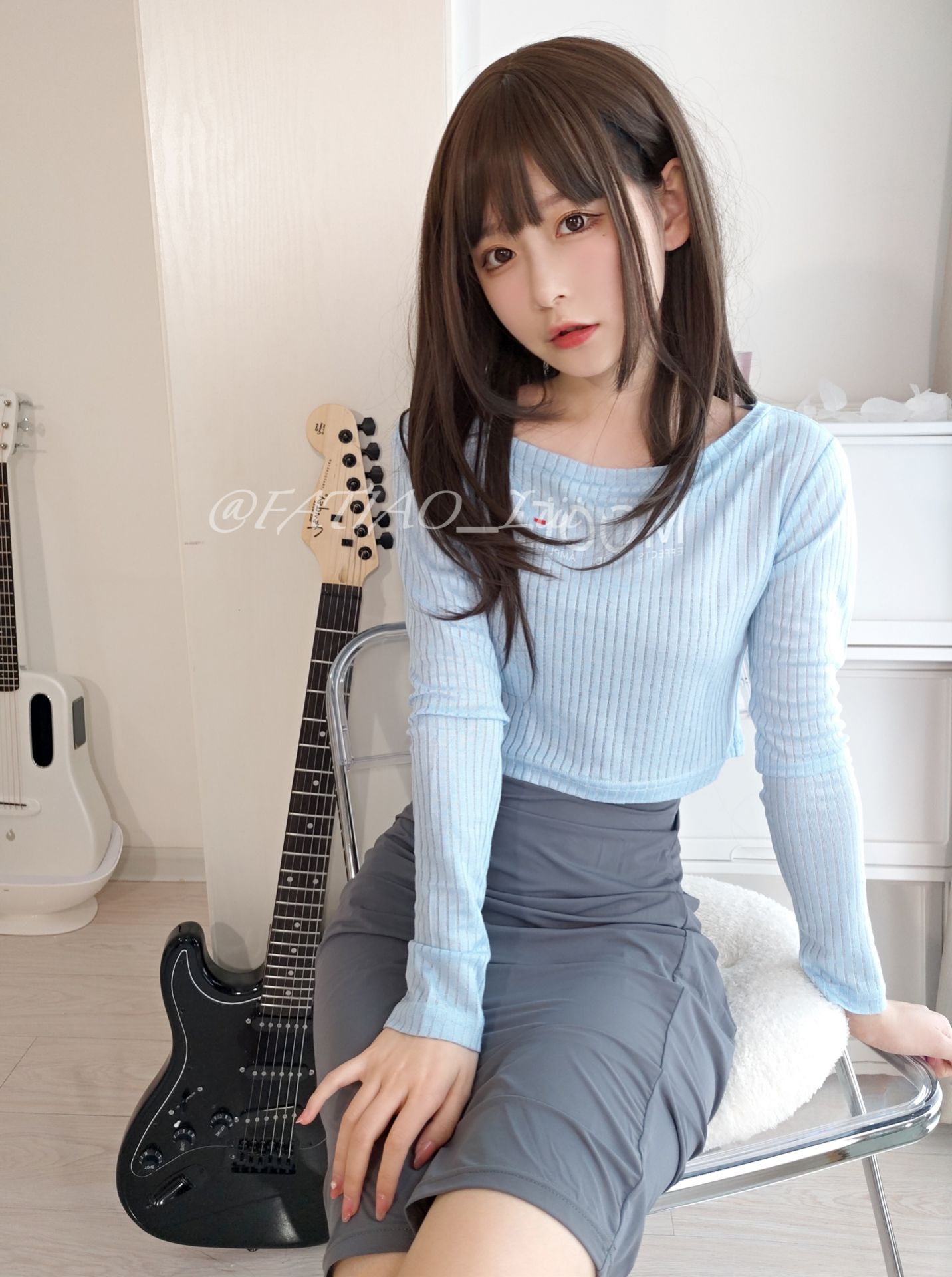 迷之呆梨(发条少女) – 吉他妹妹 Cosplay-第1张