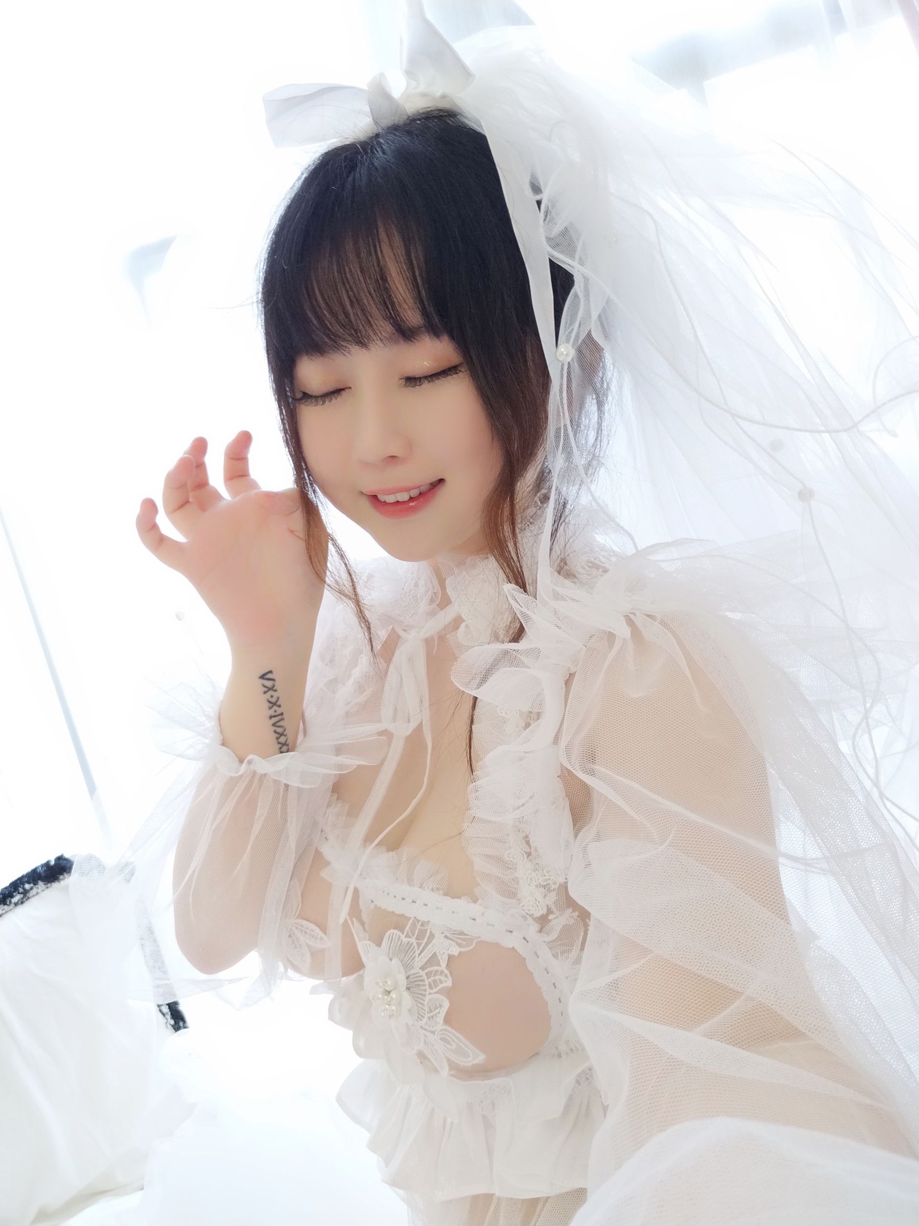 [Cosplay写真] 蜜桃少女是依酱呀 – 花嫁 Cosplay-第6张