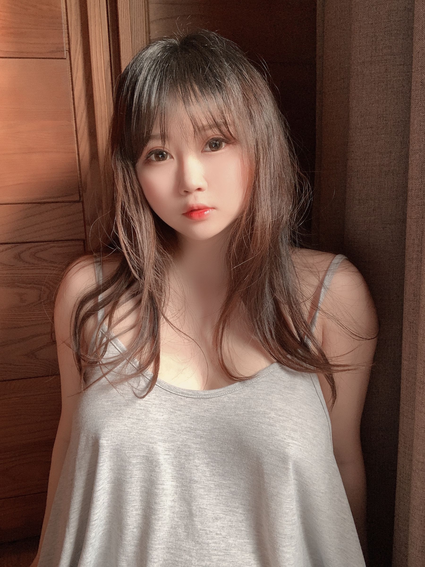 [Cosplay写真] 蜜桃少女是依酱呀 – 光 Cosplay-第33张