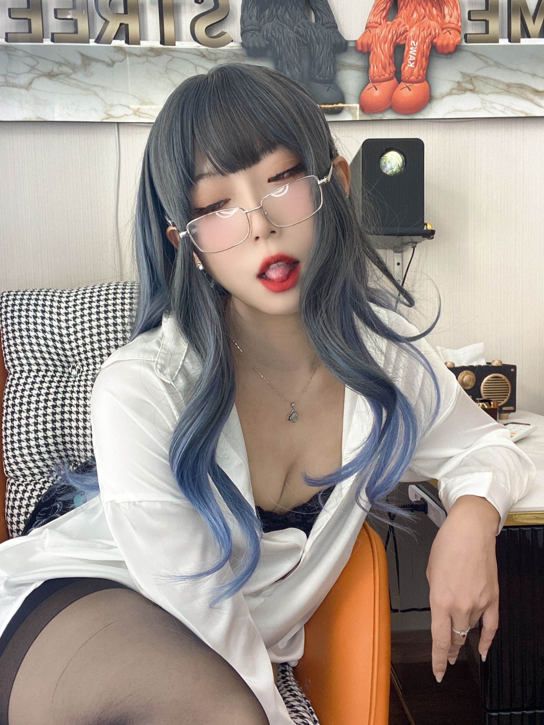 动漫博主Money冷冷 – 白衬衫 Cosplay-第1张