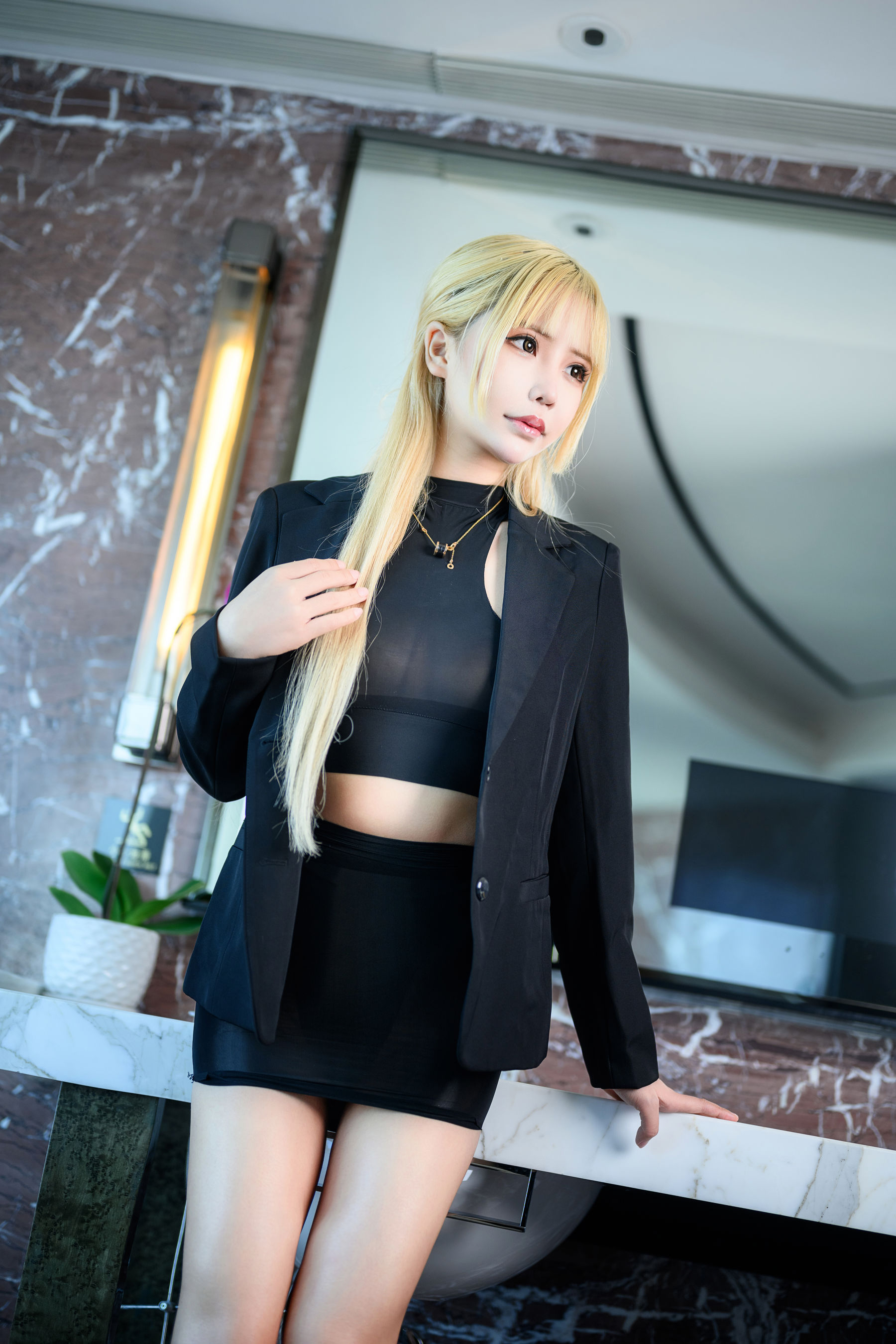 二次元妹子抱走莫子aa – 私人助理 Cosplay-第1张