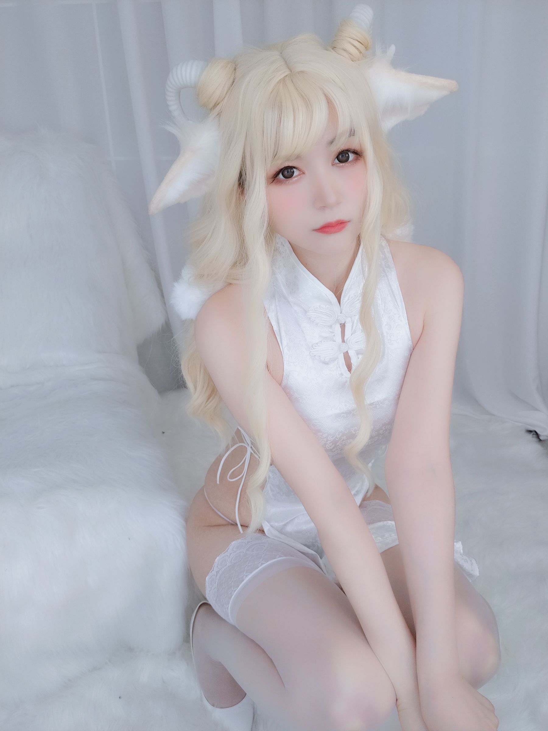 Coser小姐姐白银 – 白旗袍 Cosplay-第2张
