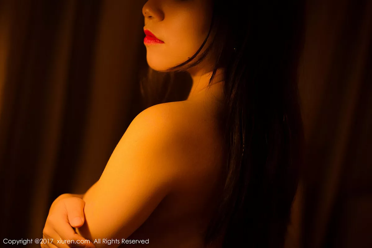 [XiuRen秀人网]第823期吃白菜的vi菜菜写真  第17张-《94零社区》