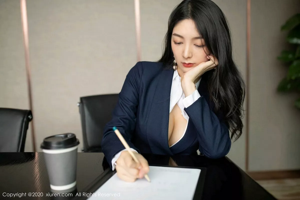[XiuRen秀人网]第2056期小热巴写真  第3张-《94零社区》
