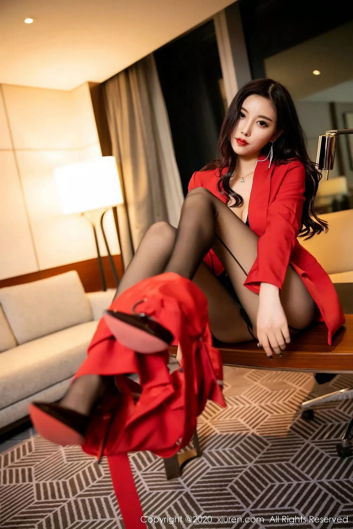 [XiuRen秀人网]第2122期杨晨晨写真  第2张-《94零社区》