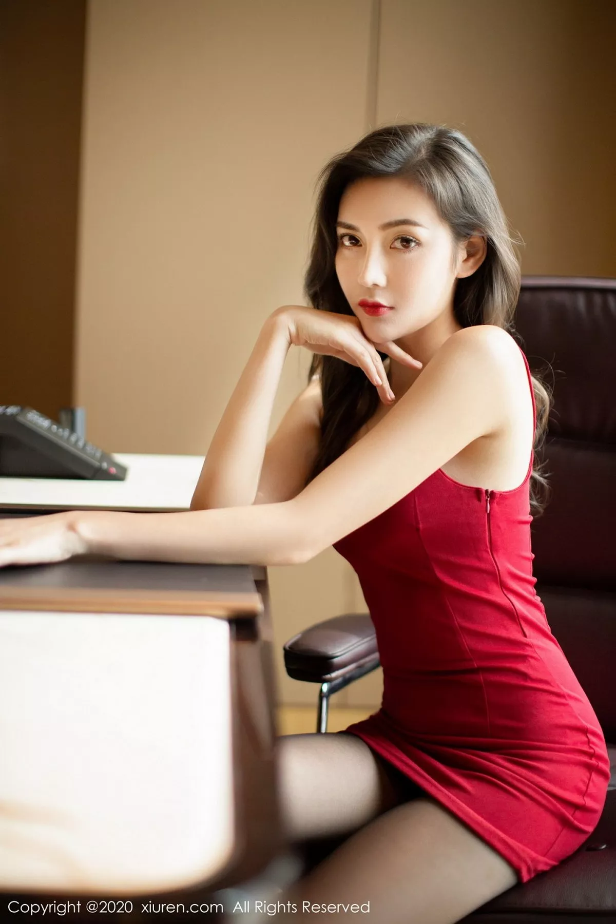 [XiuRen秀人网]第2369期夏玥写真  第2张-《94零社区》