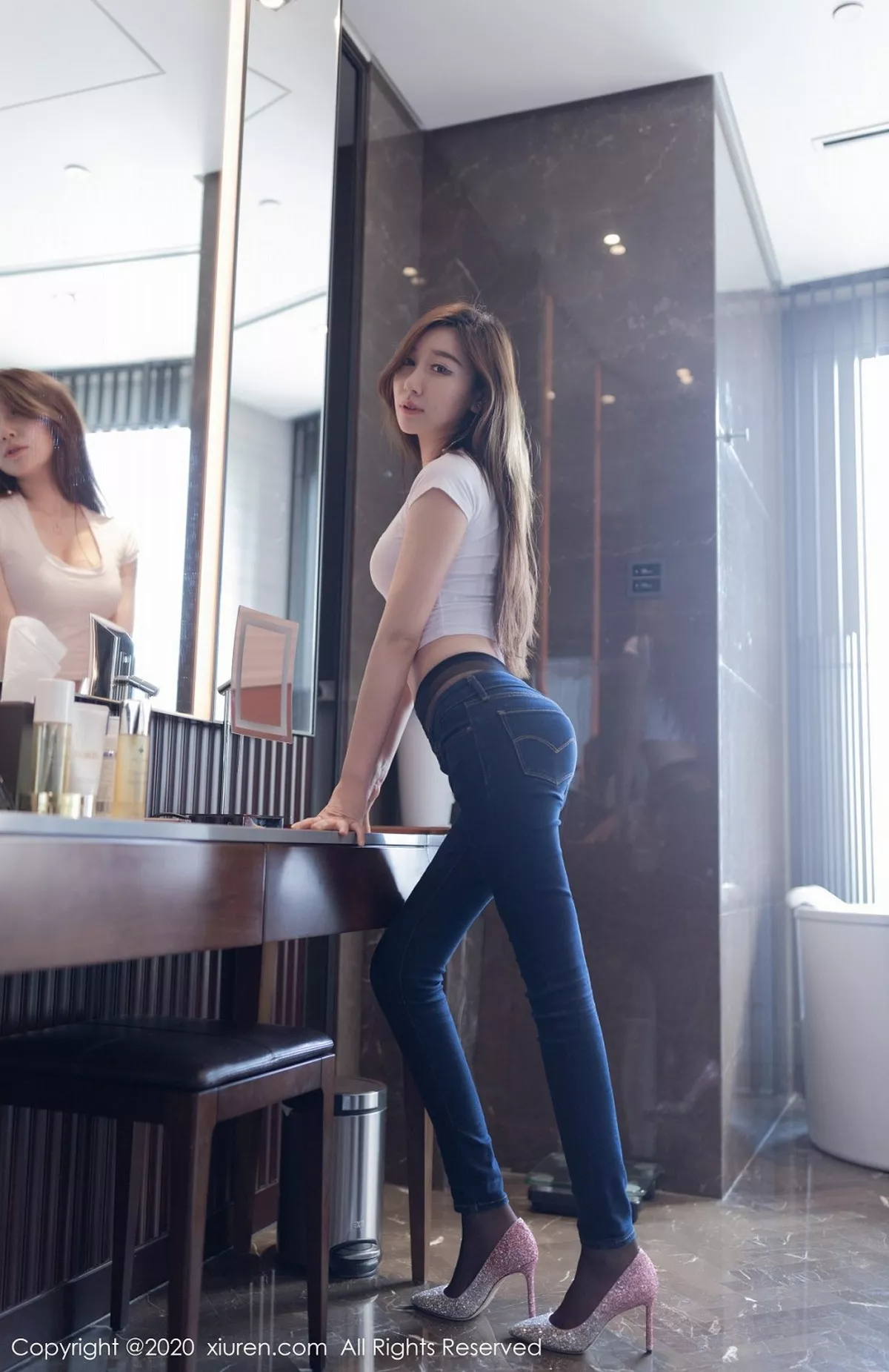 [XiuRen秀人网]第2406期Victoria志玲写真  第1张-《94零社区》