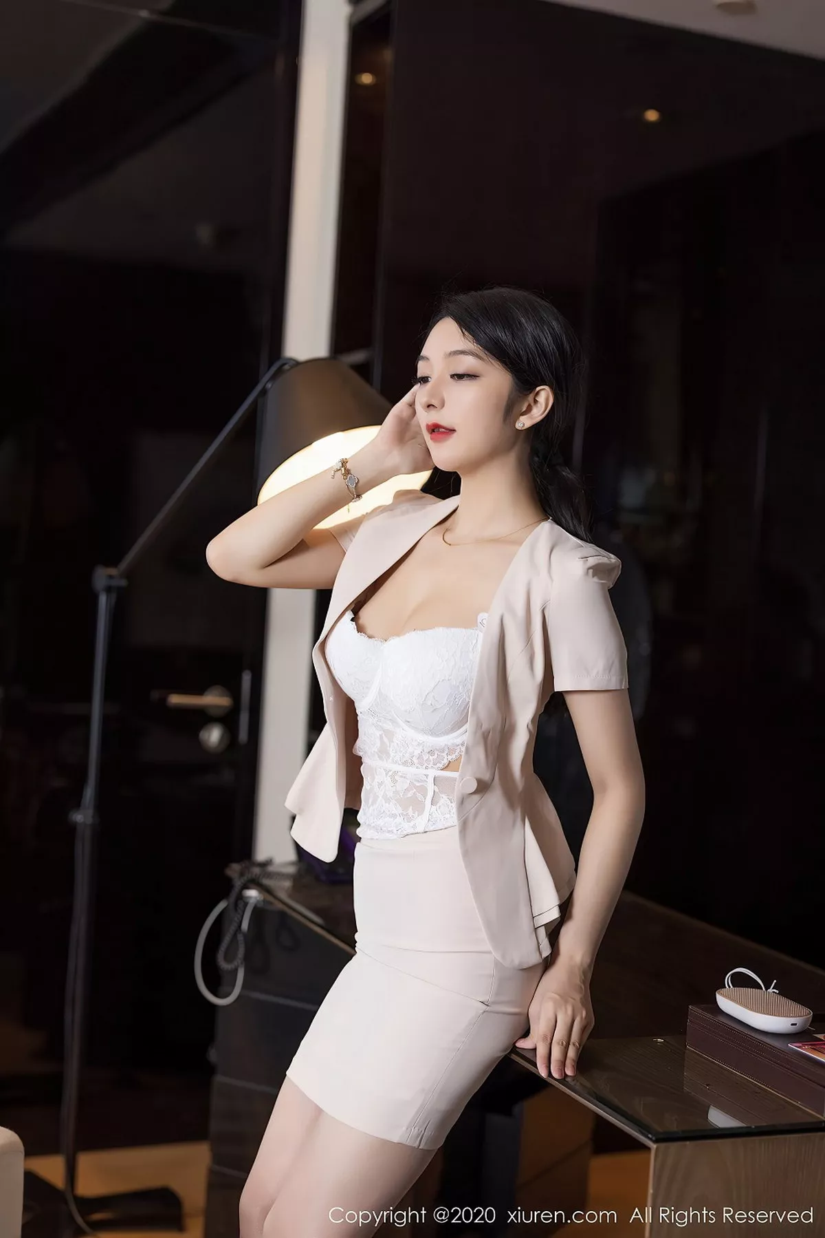 [XiuRen秀人网]第2619期小热巴写真  第2张-《94零社区》