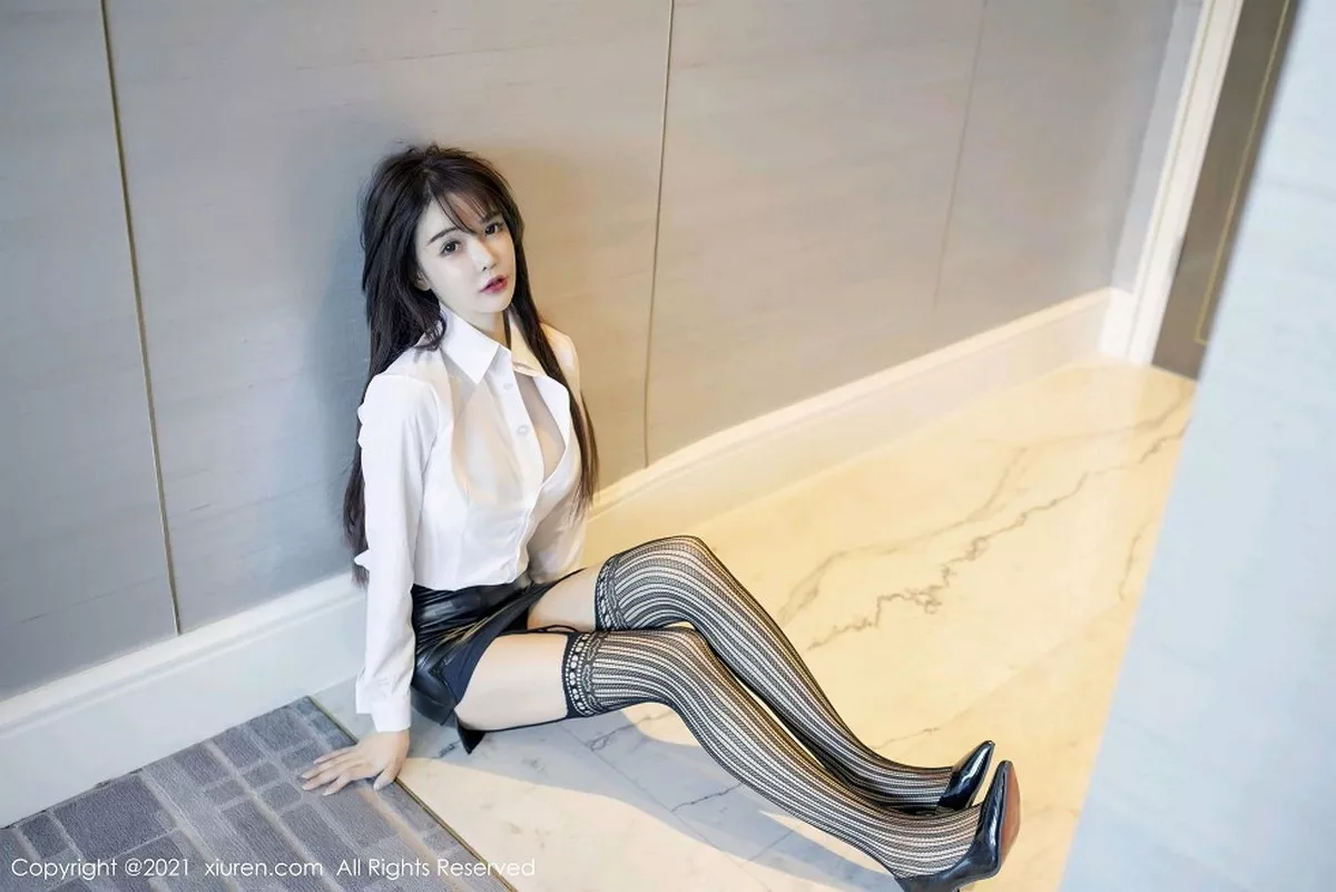 [XiuRen秀人网]第2976期南初妹妹写真  第2张-《94零社区》
