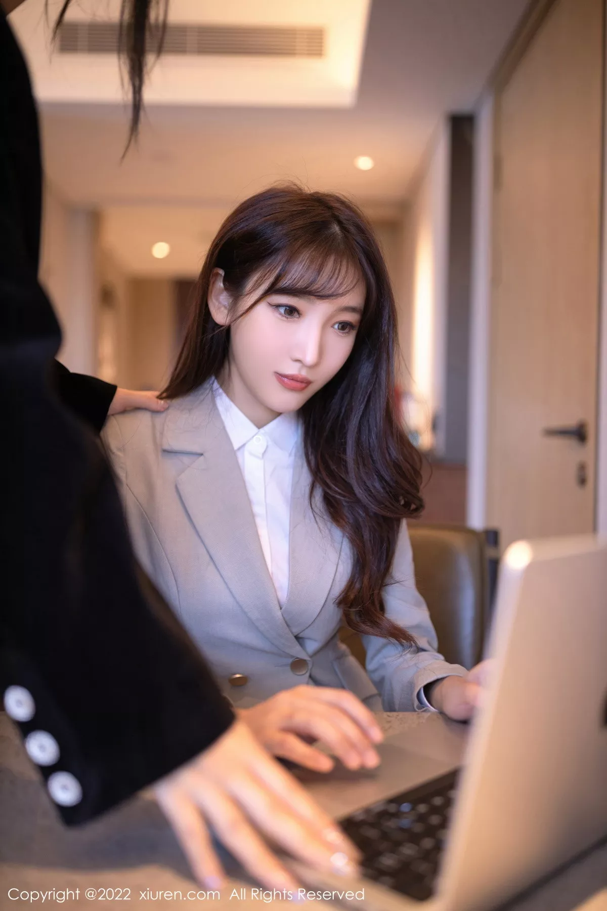 [XiuRen秀人网]第5840期陆萱萱写真  第8张-《94零社区》