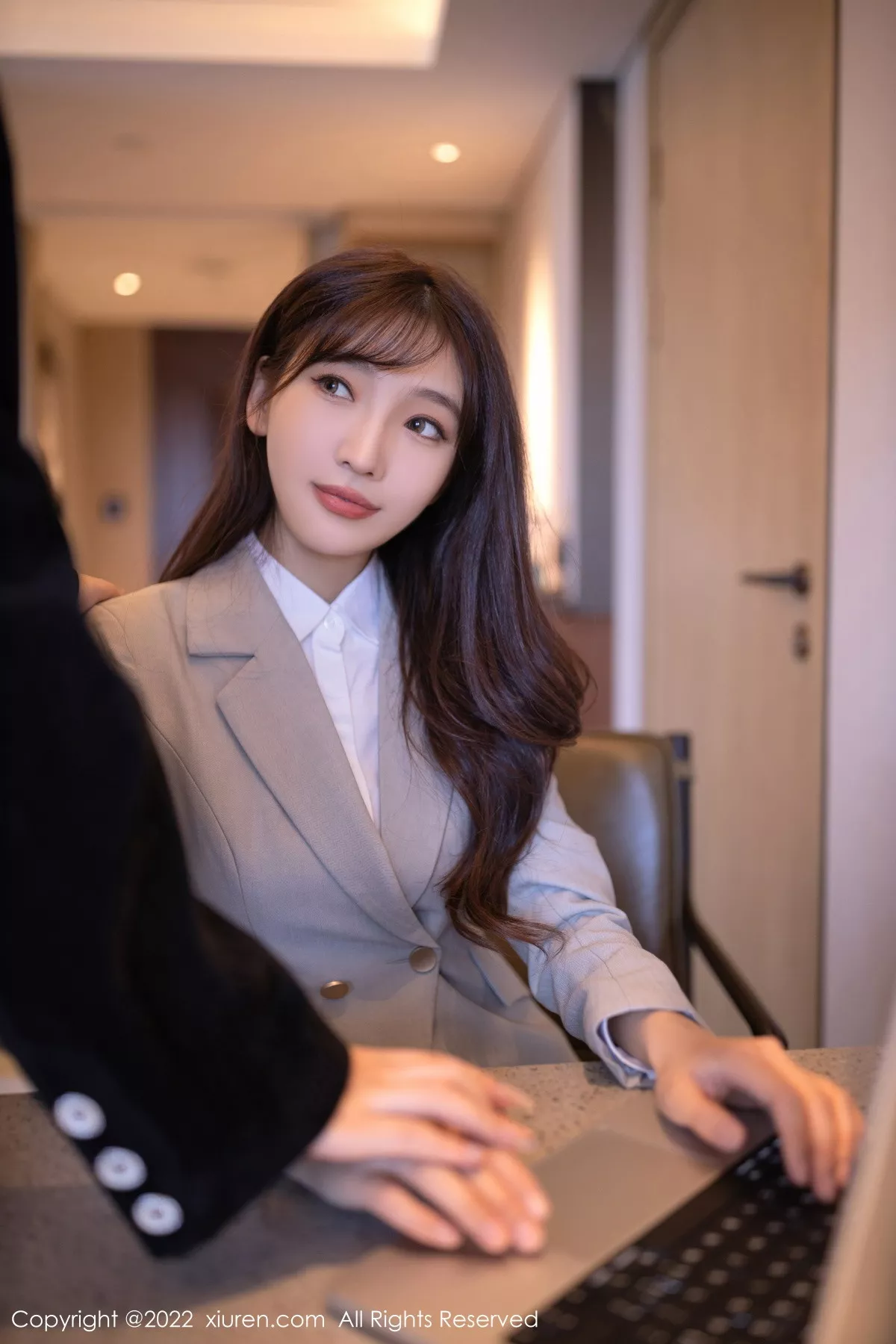 [XiuRen秀人网]第5840期陆萱萱写真  第9张-《94零社区》