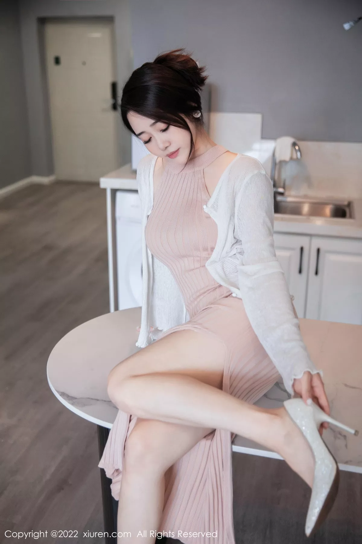 [XiuRen秀人网]第6066期严利娅写真  第4张-《94零社区》