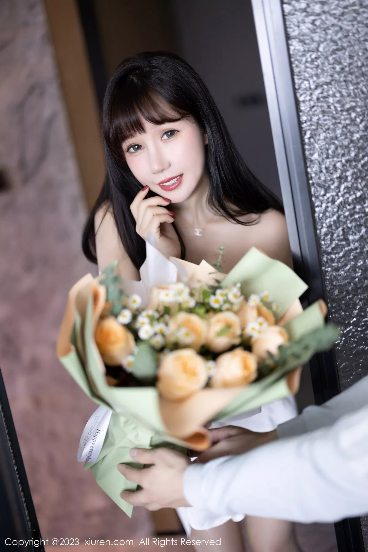 [XiuRen秀人网]第6153期波巧酱写真  第2张-《94零社区》