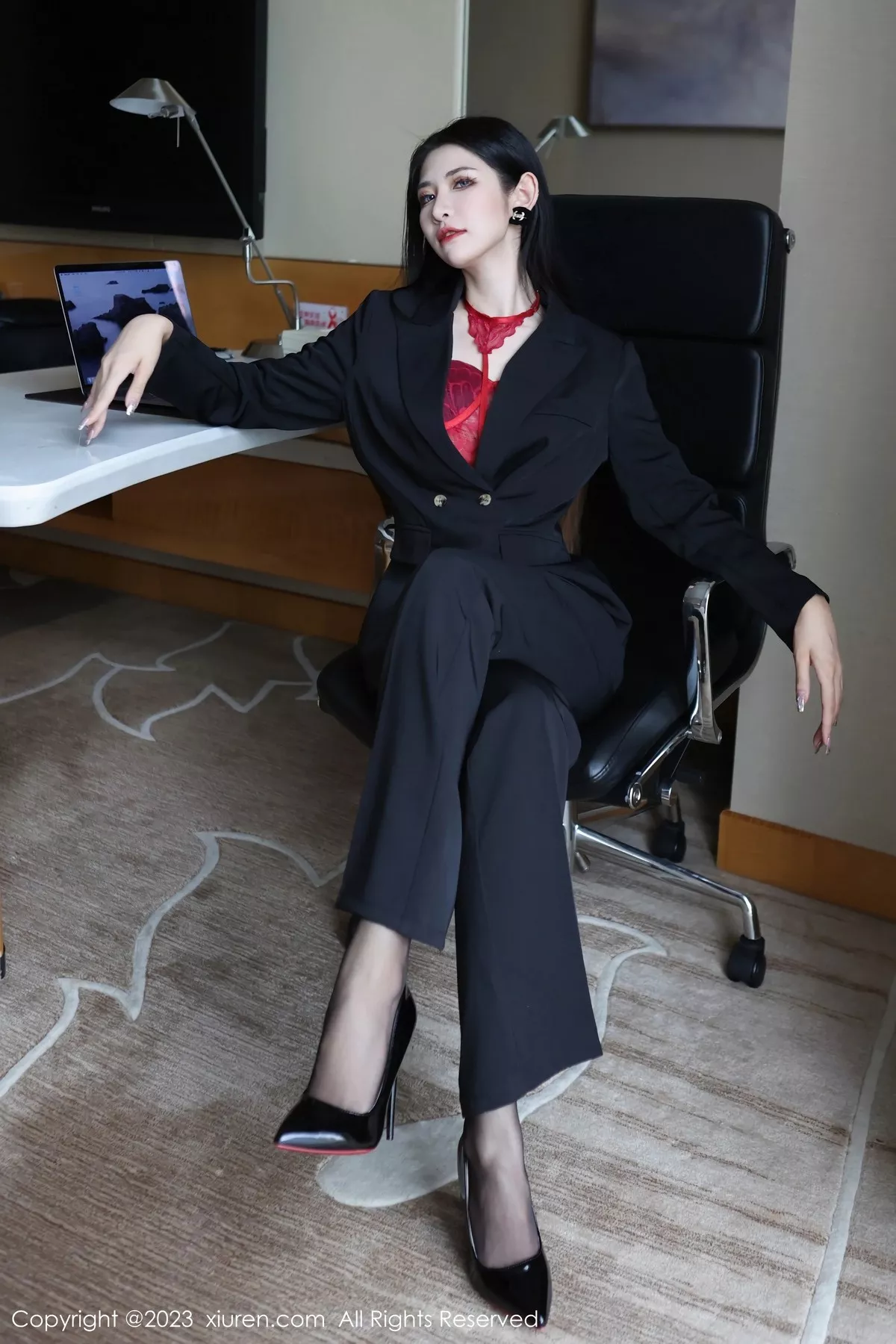 [XiuRen秀人网]第6402期依娜写真  第2张-《94零社区》