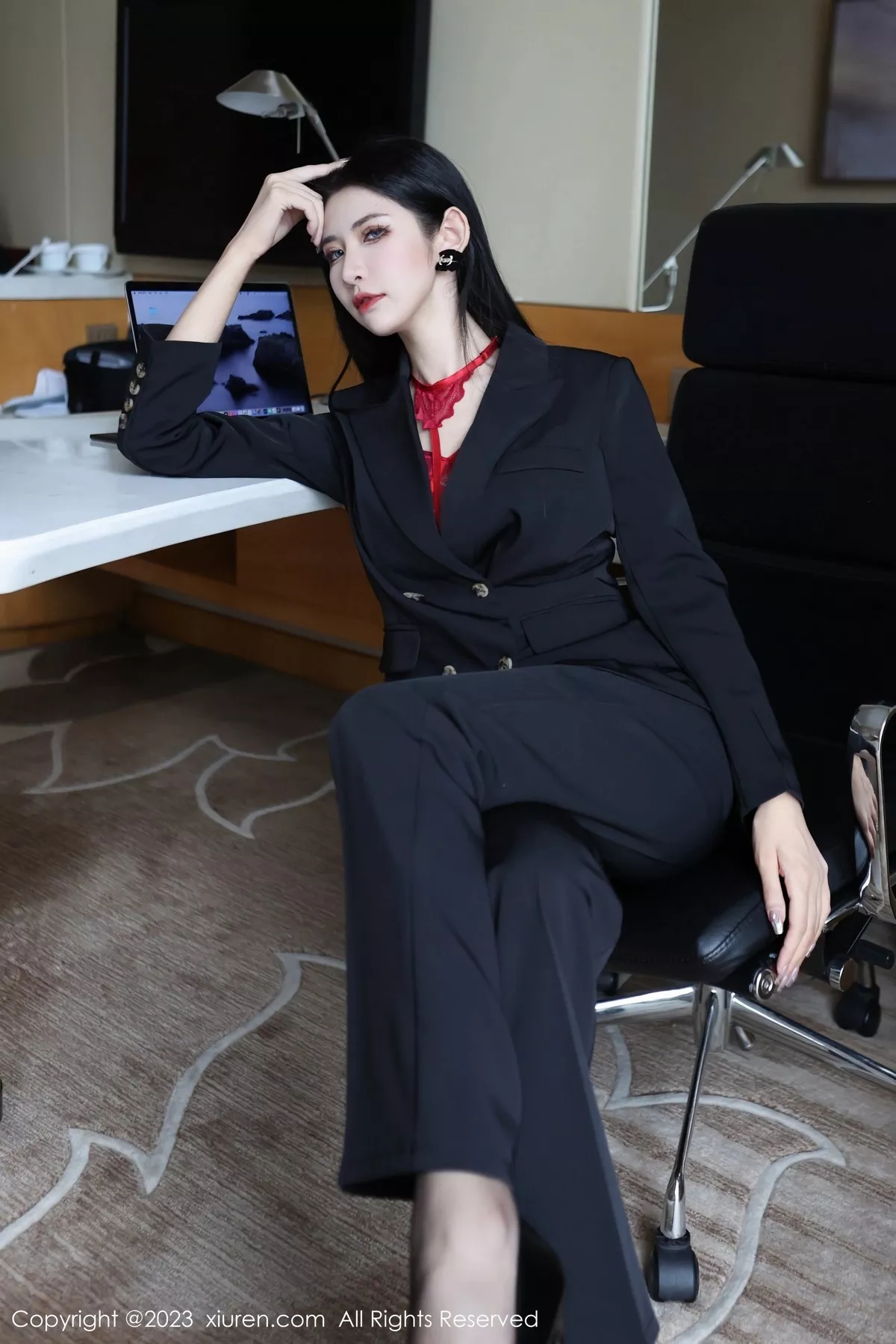 [XiuRen秀人网]第6402期依娜写真  第4张-《94零社区》
