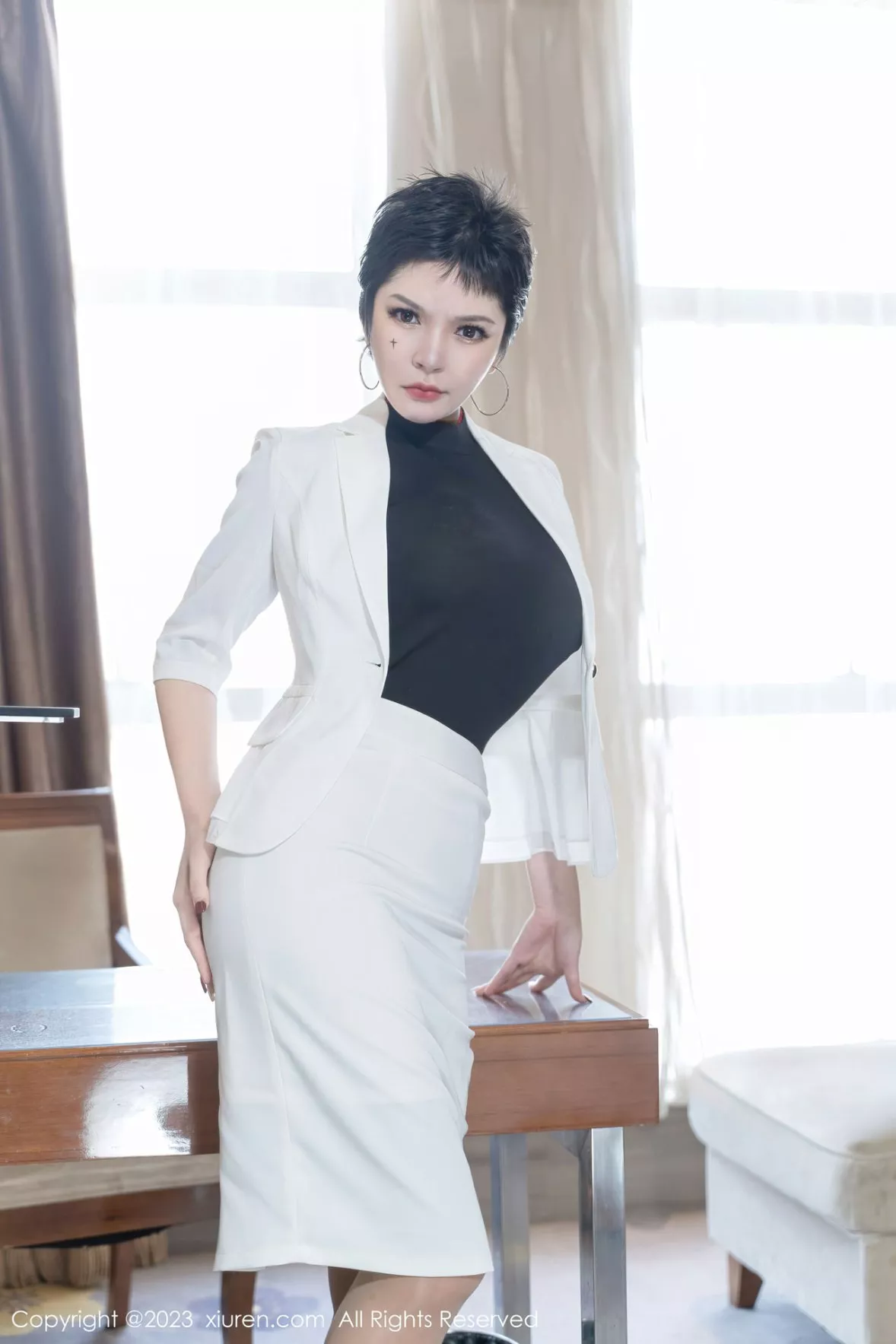 [XiuRen秀人网]第6415期伊丽莎有点白写真  第1张-《94零社区》
