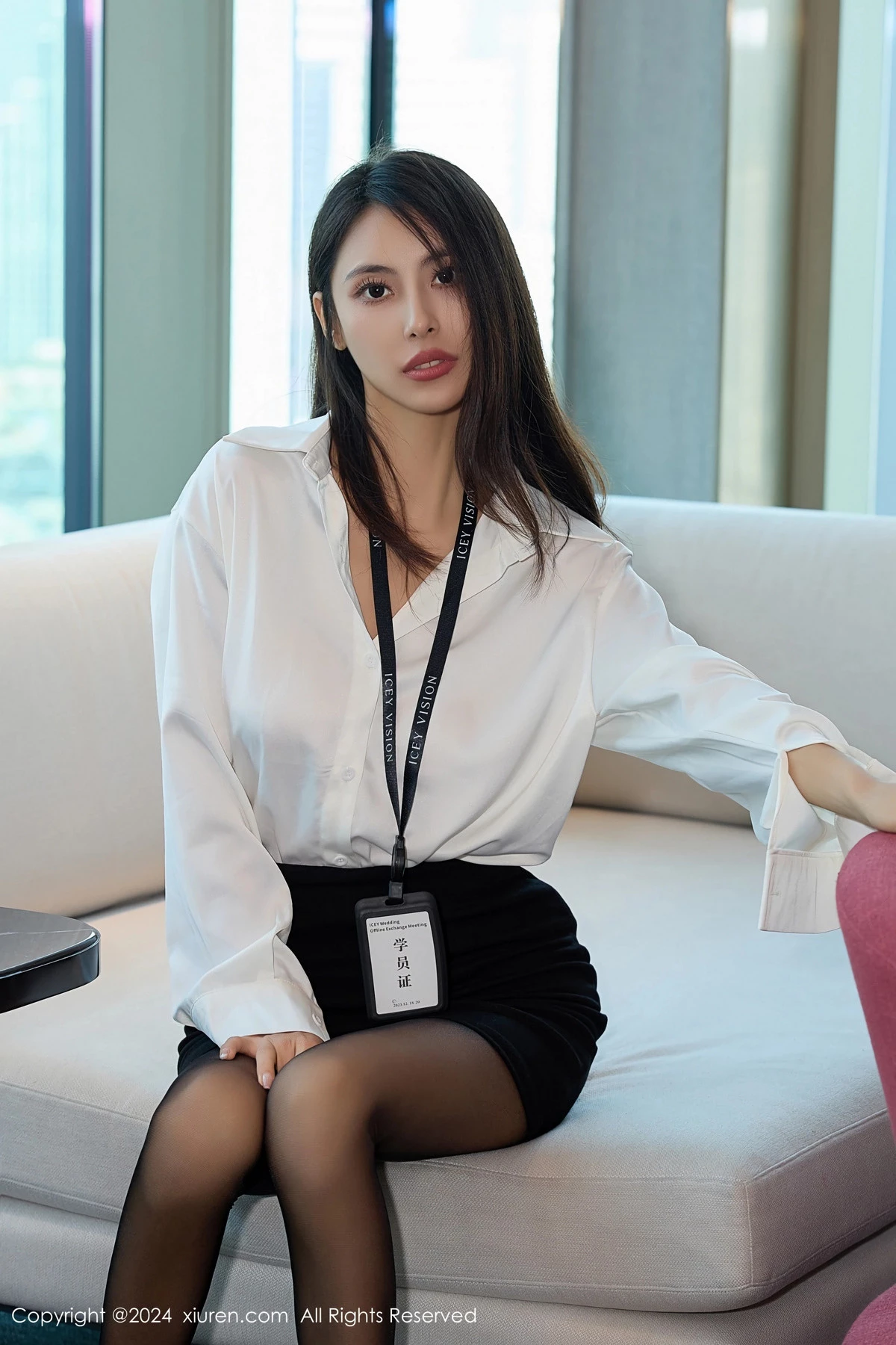 [XiuRen秀人网]第8155期Lingyu69写真  第2张-《94零社区》