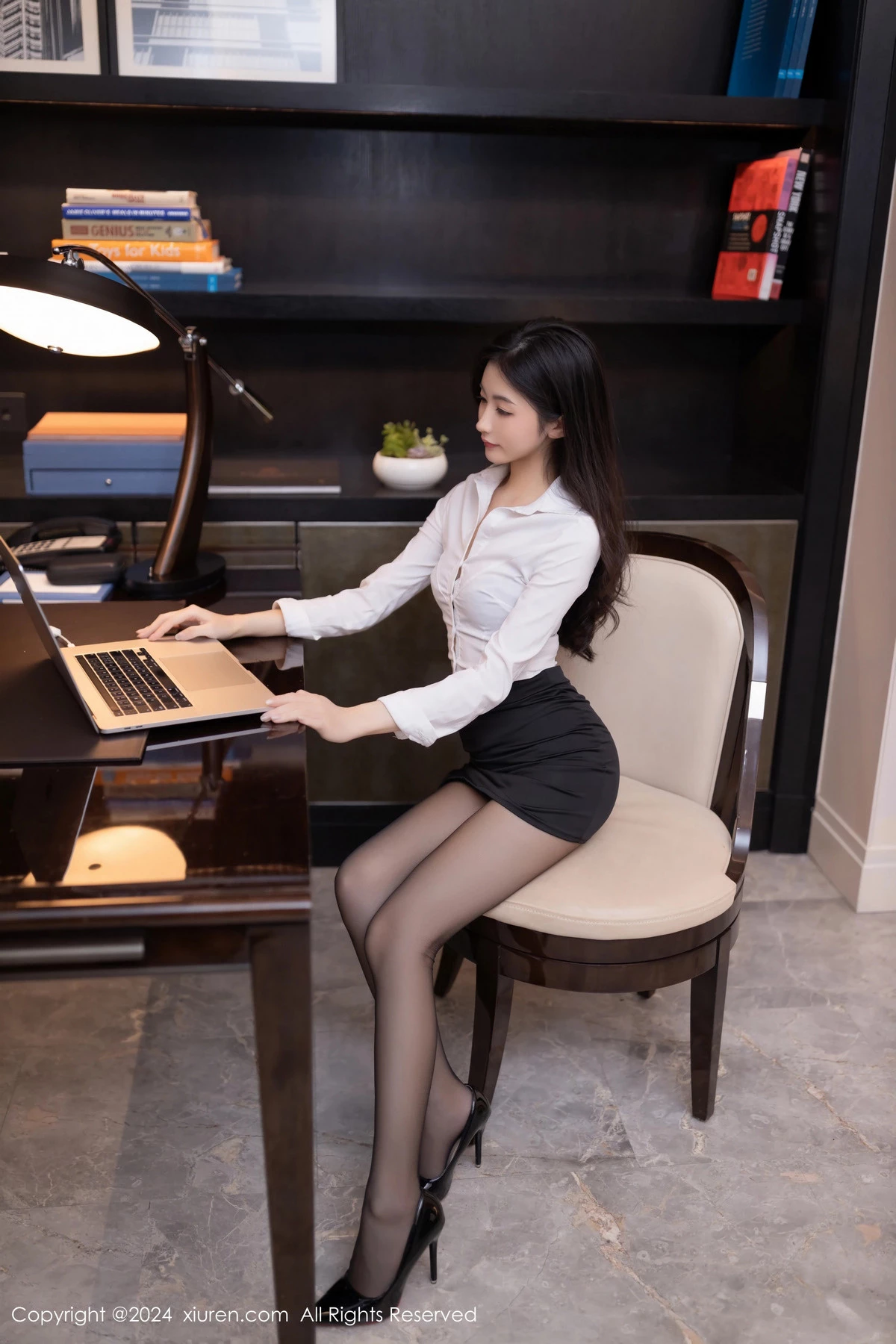 [XiuRen秀人网]第8830期鱼尾写真  第1张-《94零社区》