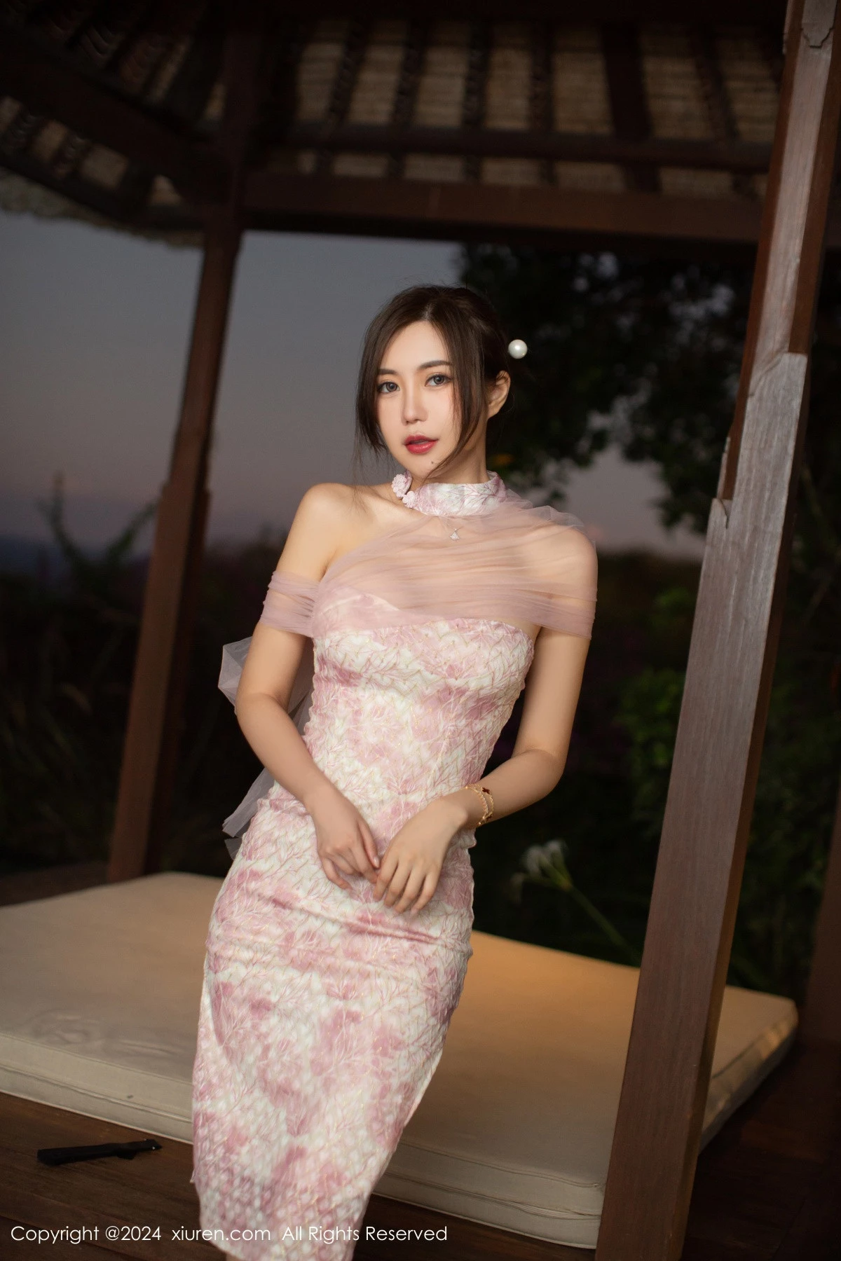 [XiuRen秀人网]第8868期绮里嘉写真  第2张-《94零社区》
