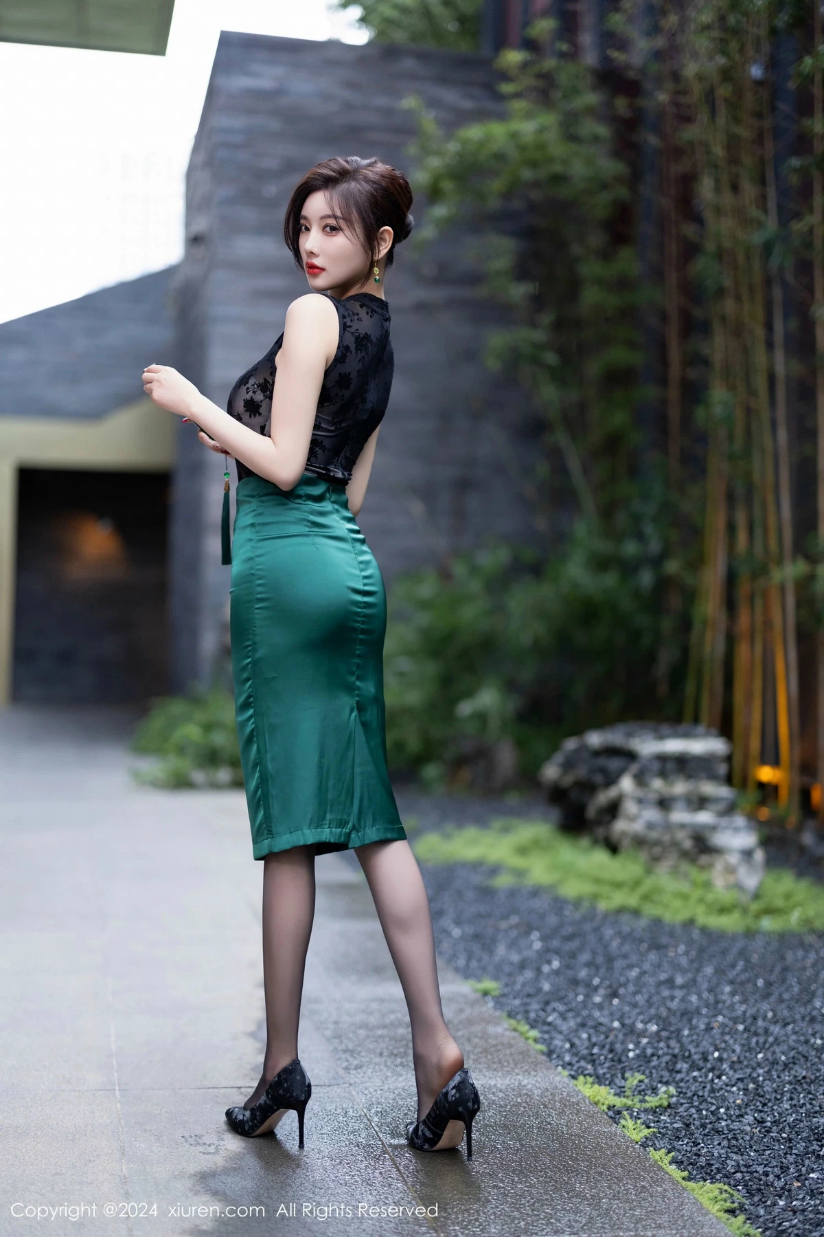 [XiuRen秀人网]第9384期杨晨晨写真  第1张-《94零社区》