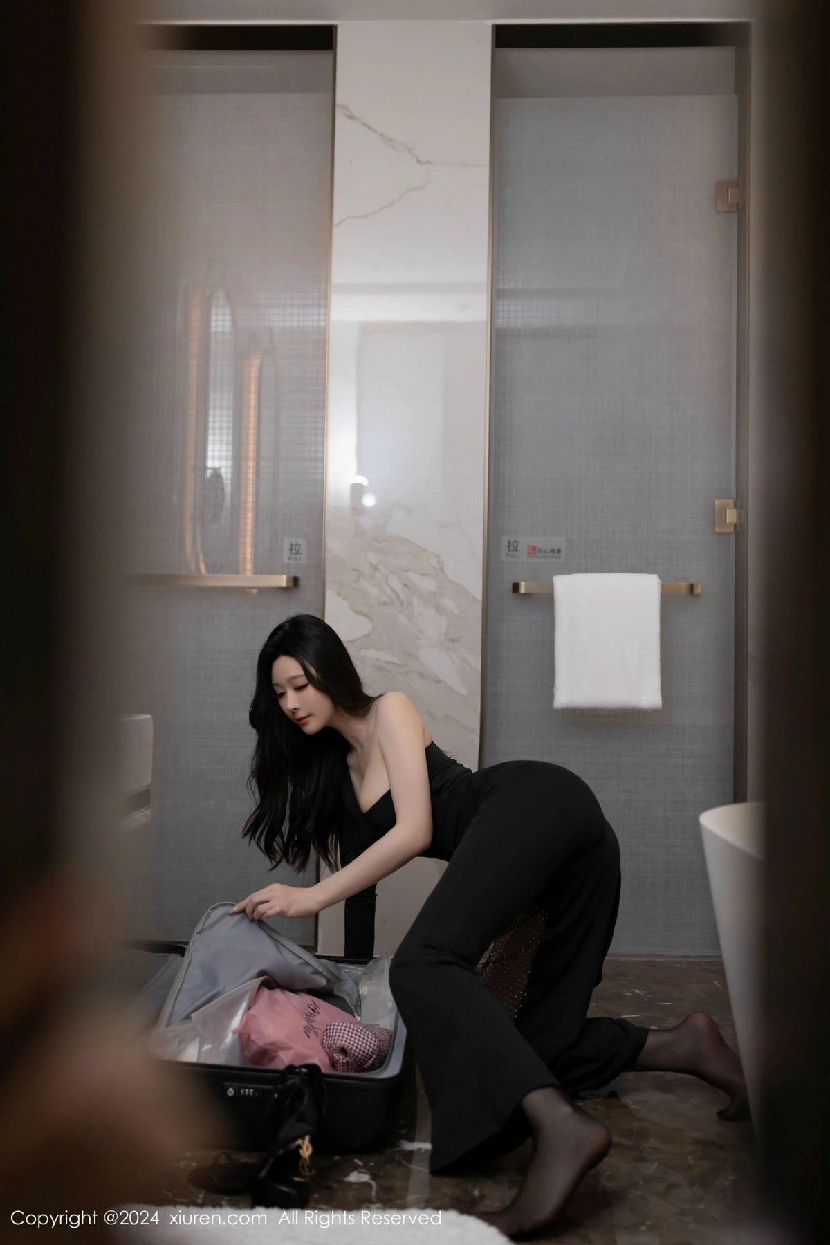 [XiuRen秀人网]第9386期小逗逗写真  第18张-《94零社区》