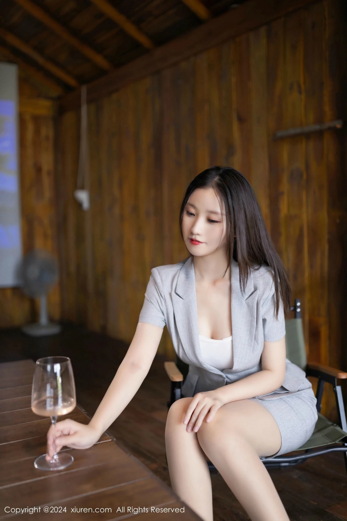 [XiuRen秀人网]第9474期杏子写真  第8张-《94零社区》