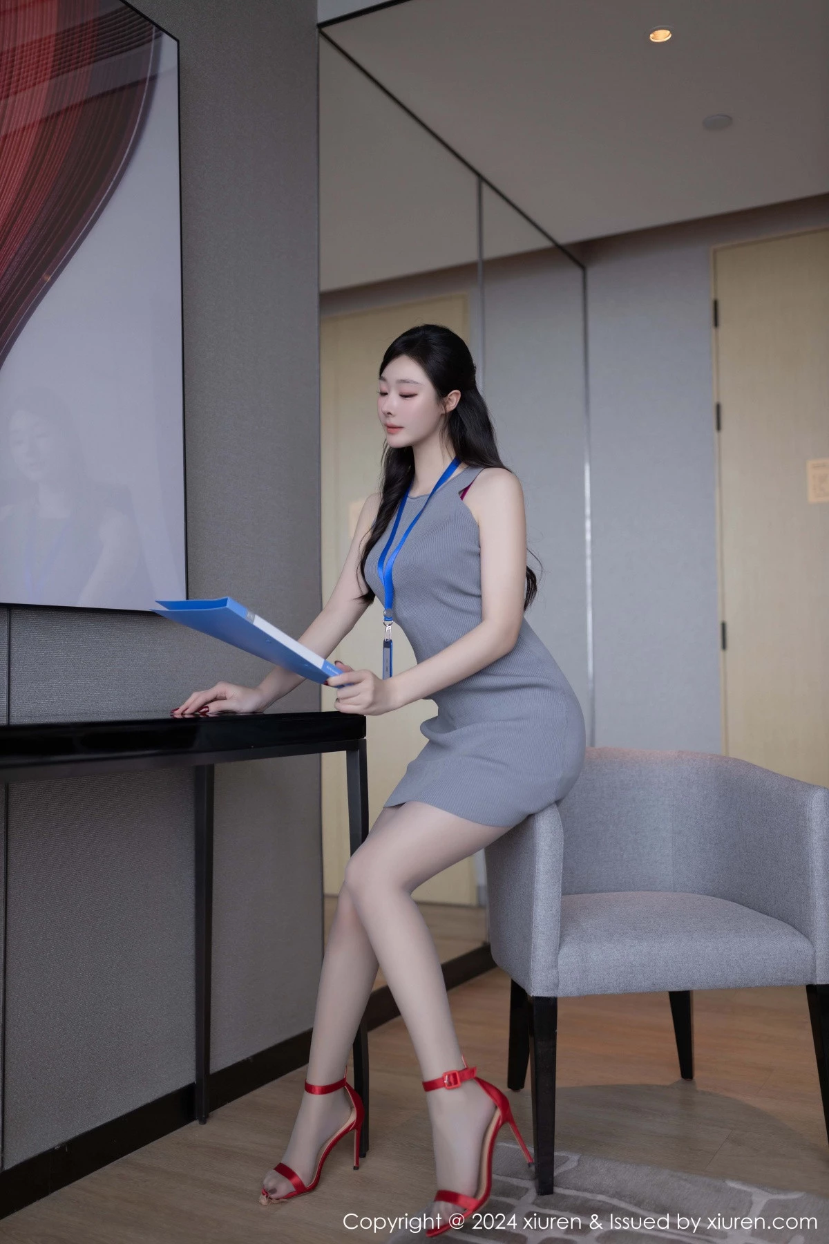[XiuRen秀人网]第9493期小逗逗写真  第4张-《94零社区》