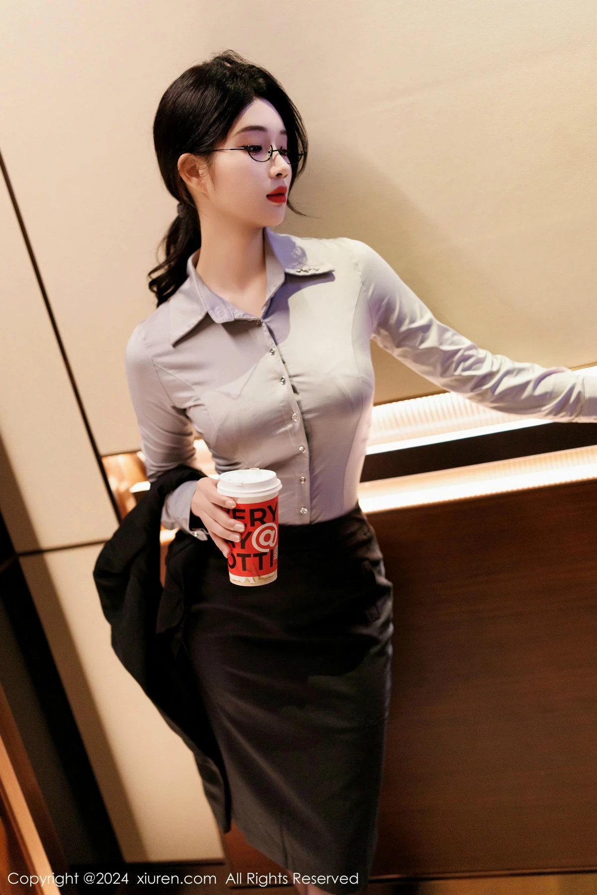 [XiuRen秀人网]第9567期南乔写真  第1张-《94零社区》