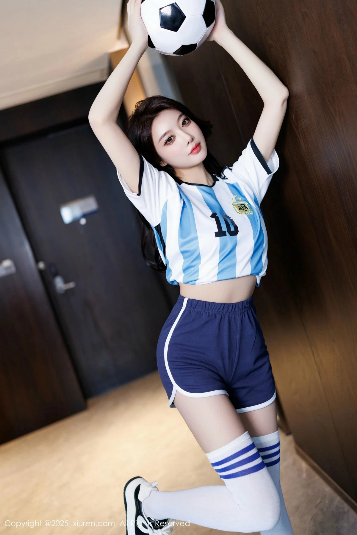 [XiuRen秀人网]第9706期杨晨晨写真  第1张-《94零社区》
