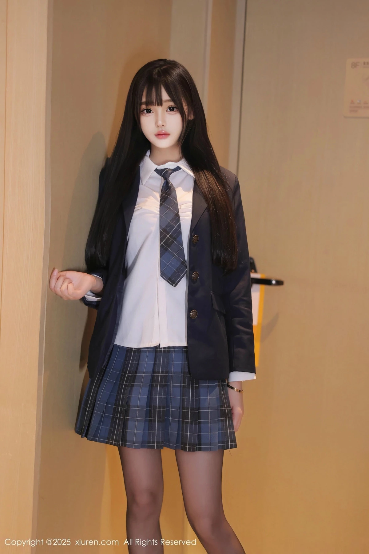 [XiuRen秀人网]第9853期余安安写真  第1张-《94零社区》