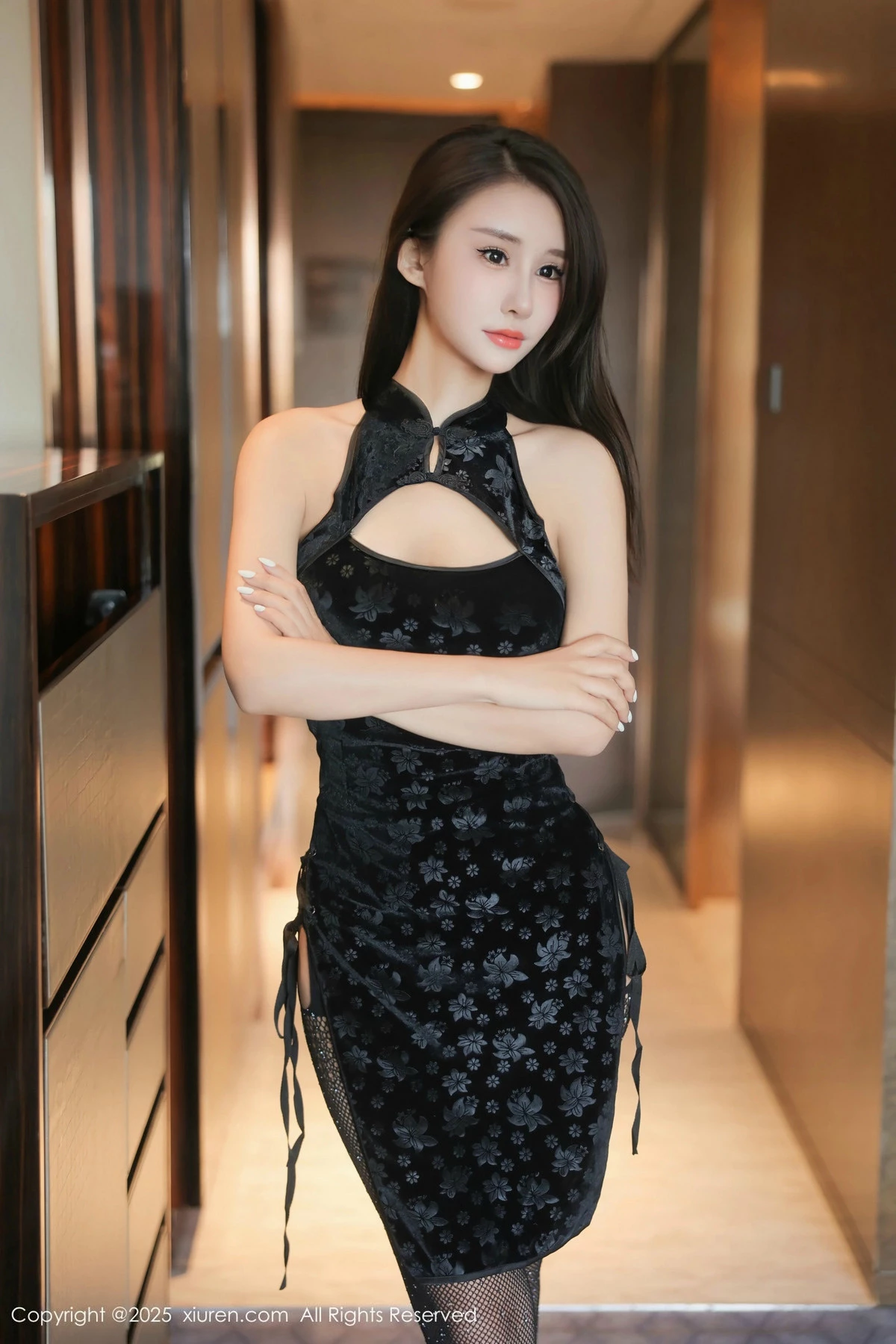 [XiuRen秀人网]第9990期艺艺写真  第1张-《94零社区》