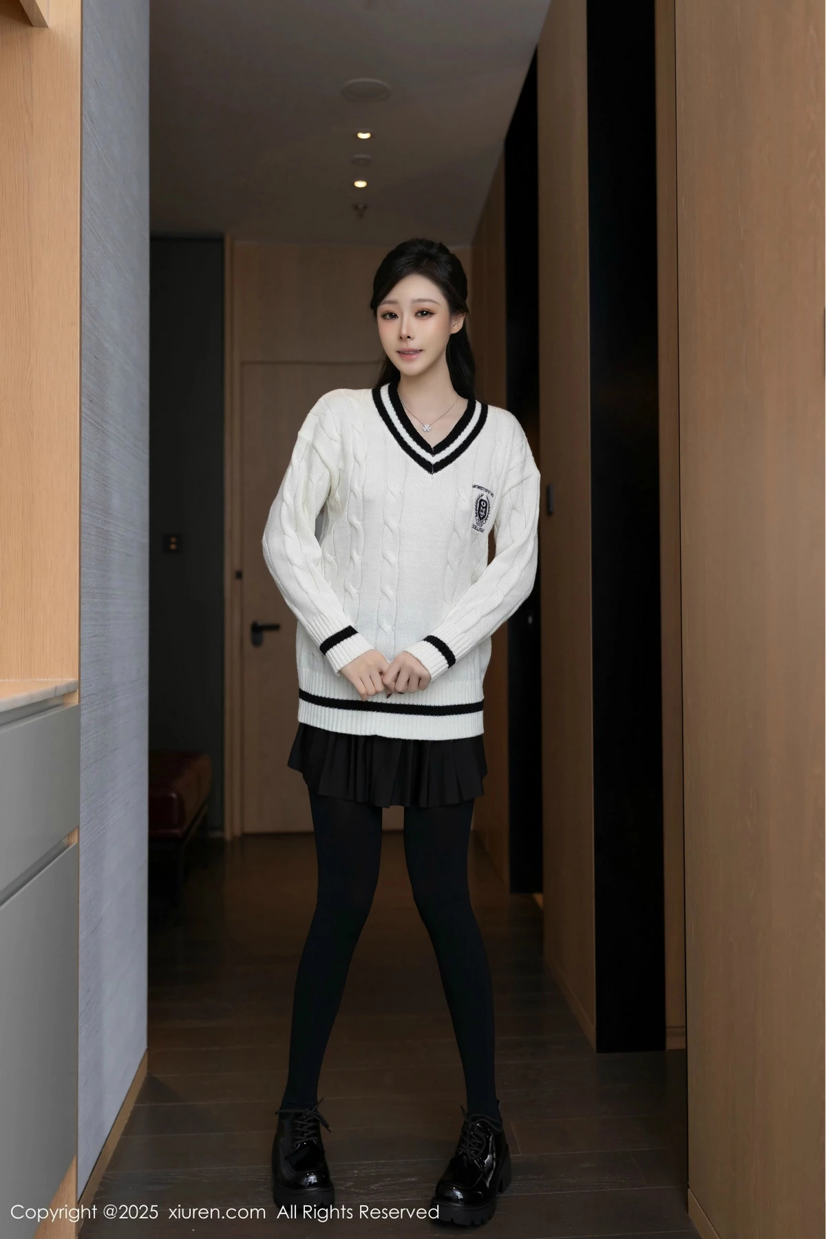 [XiuRen秀人网]第9986期小逗逗写真  第2张-《94零社区》