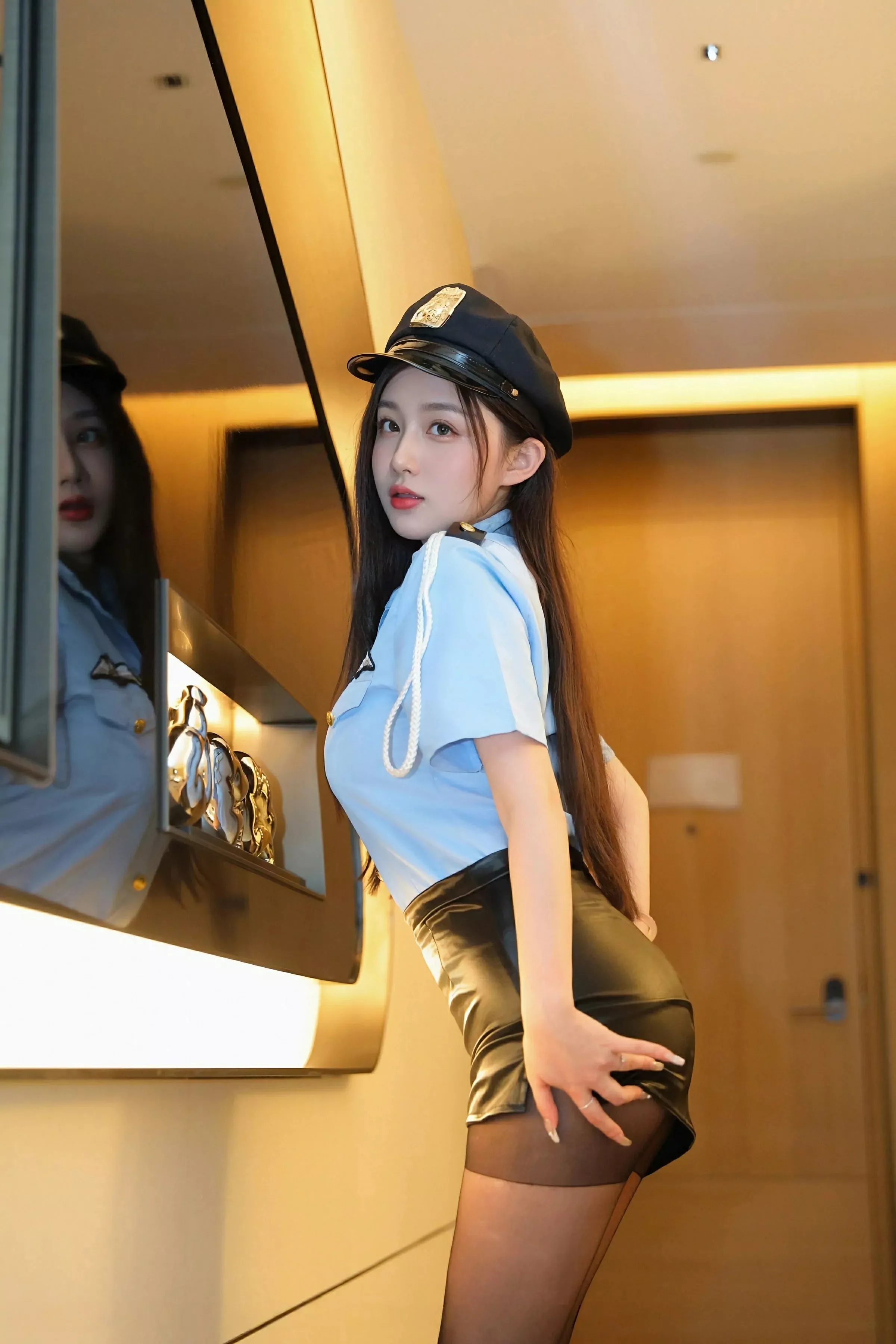 [XiuRen秀人网]第10410期奶油猫呀写真  第2张-《94零社区》