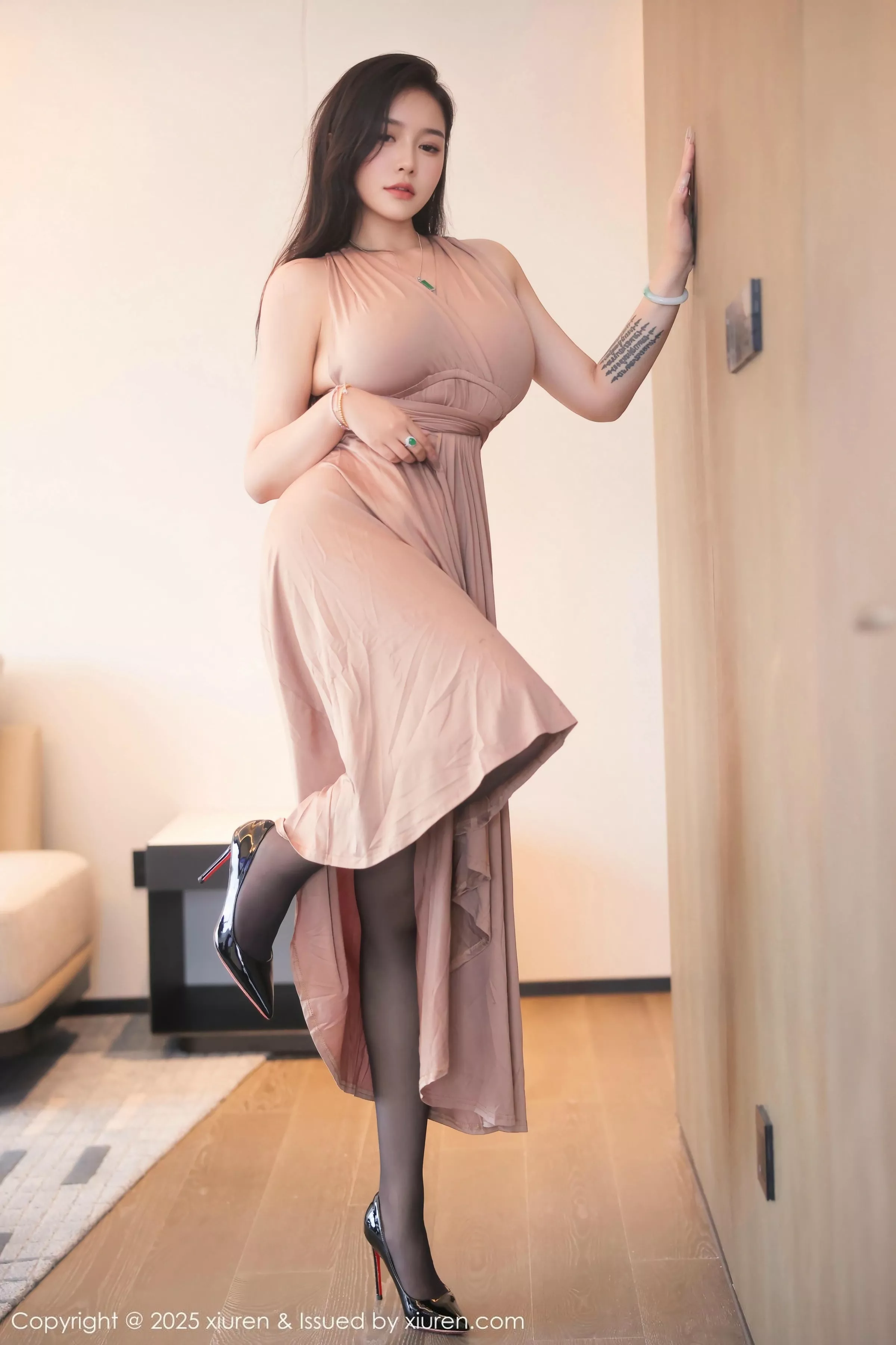 [XiuRen秀人网]第10432期娜比写真  第2张-《94零社区》