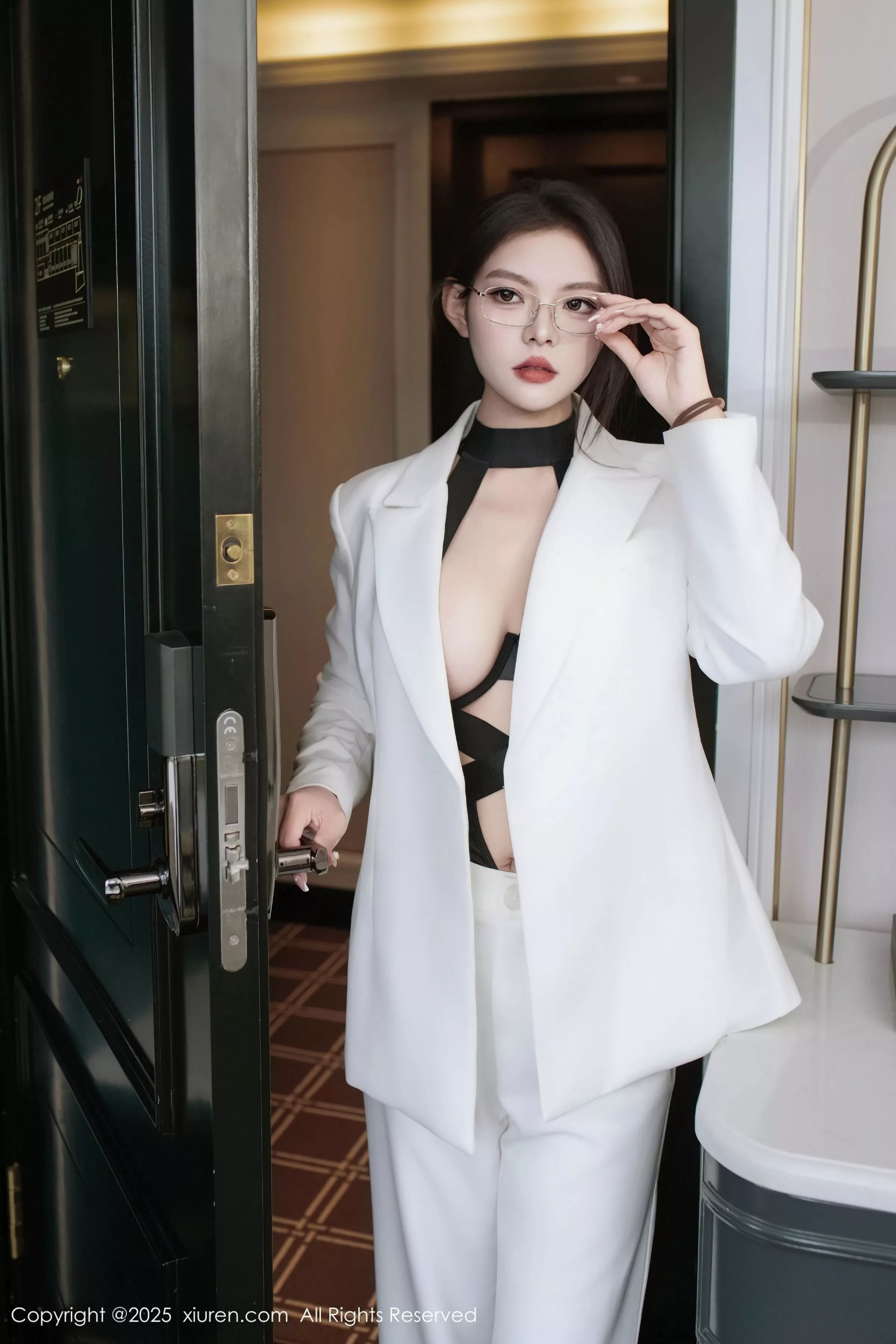 [XiuRen秀人网]第10464期冬安写真  第1张-《94零社区》