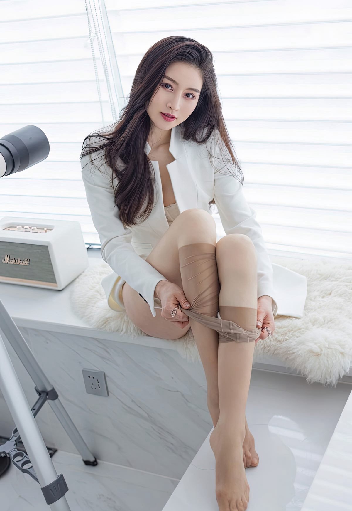 爱蜜社嫩模Vanessa丝袜美腿美女极品肉丝脱丝袜风骚姿势  第2张-《94零社区》