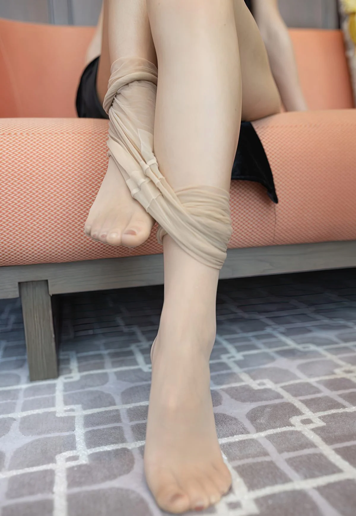 唐安琪极品美女写真性感肉丝袜无内美腿玉足高跟脱丝袜  第22张-《94零社区》