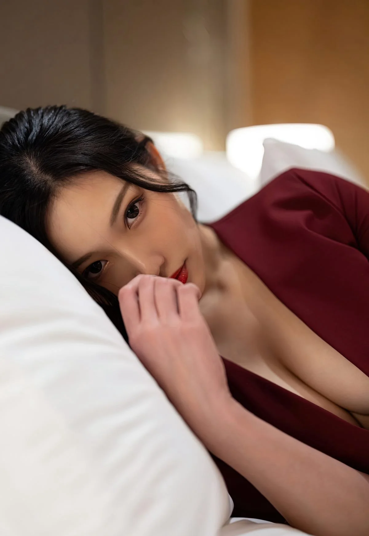 爱蜜社小狐狸超薄黑丝完美美腿性感秘书酒店脱丝袜人图艺术  第25张-《94零社区》