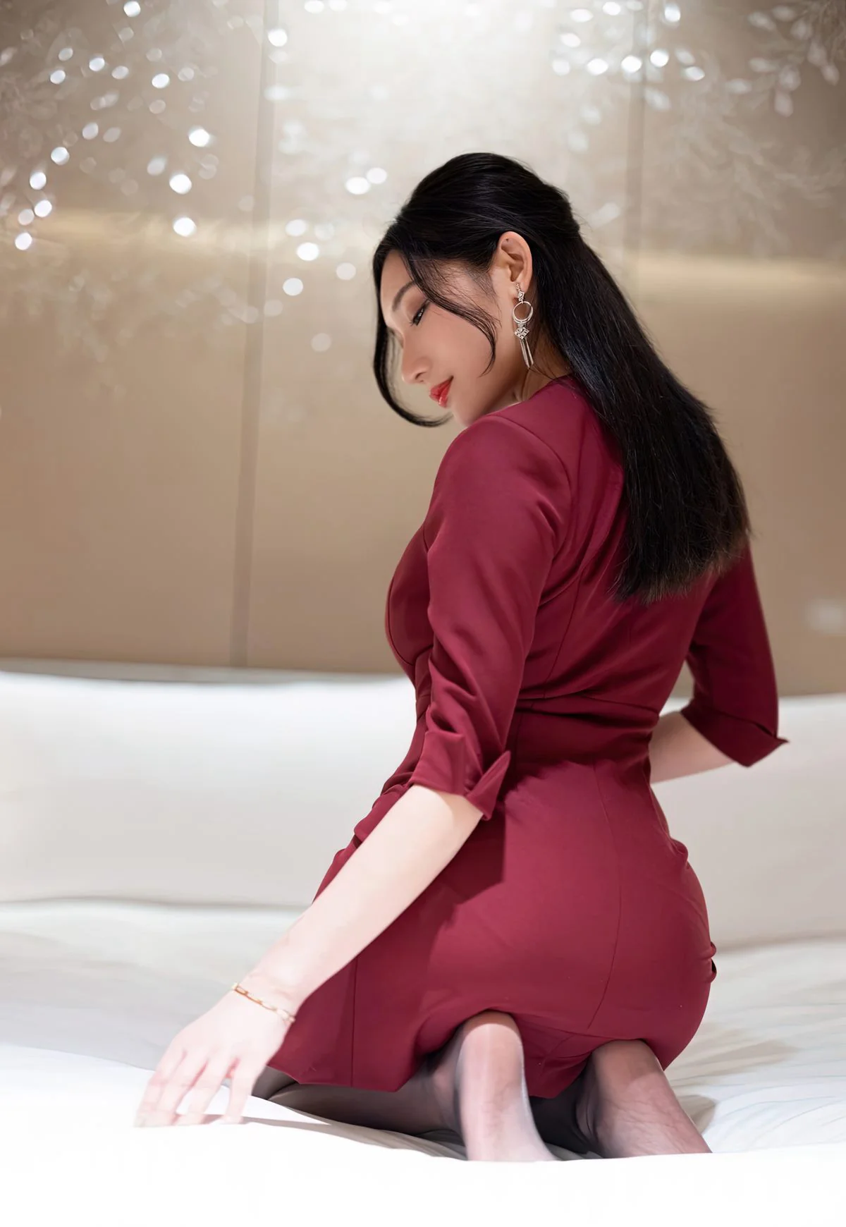 爱蜜社小狐狸超薄黑丝完美美腿性感秘书酒店脱丝袜人图艺术  第30张-《94零社区》