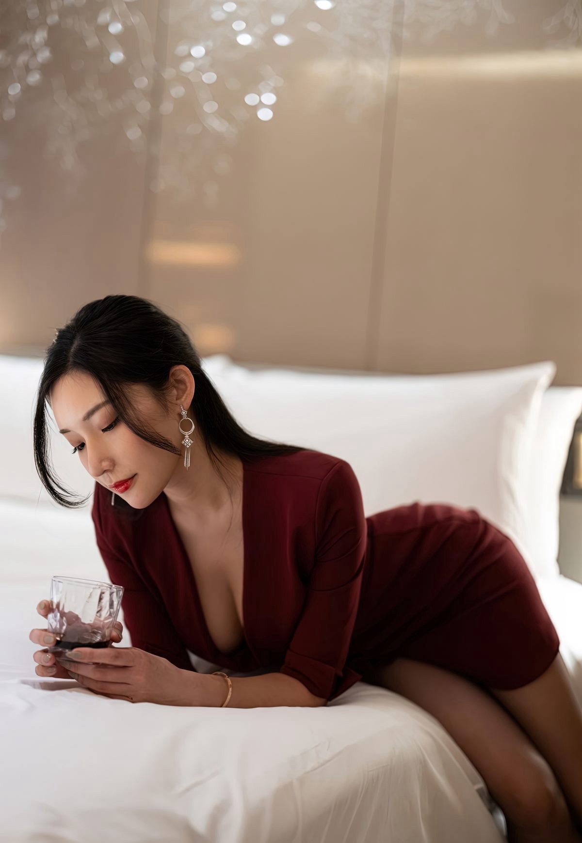 爱蜜社小狐狸超薄黑丝完美美腿性感秘书酒店脱丝袜人图艺术  第39张-《94零社区》