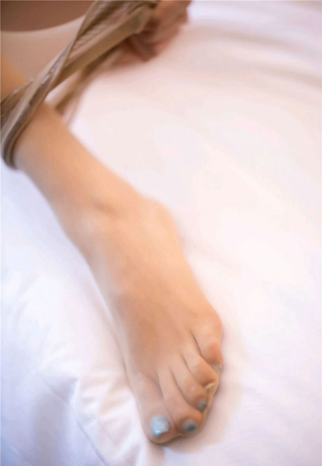 圆臀美女黄楽然极品丁字裤肉丝袜诱惑大尺寸人体写真  第16张-《94零社区》