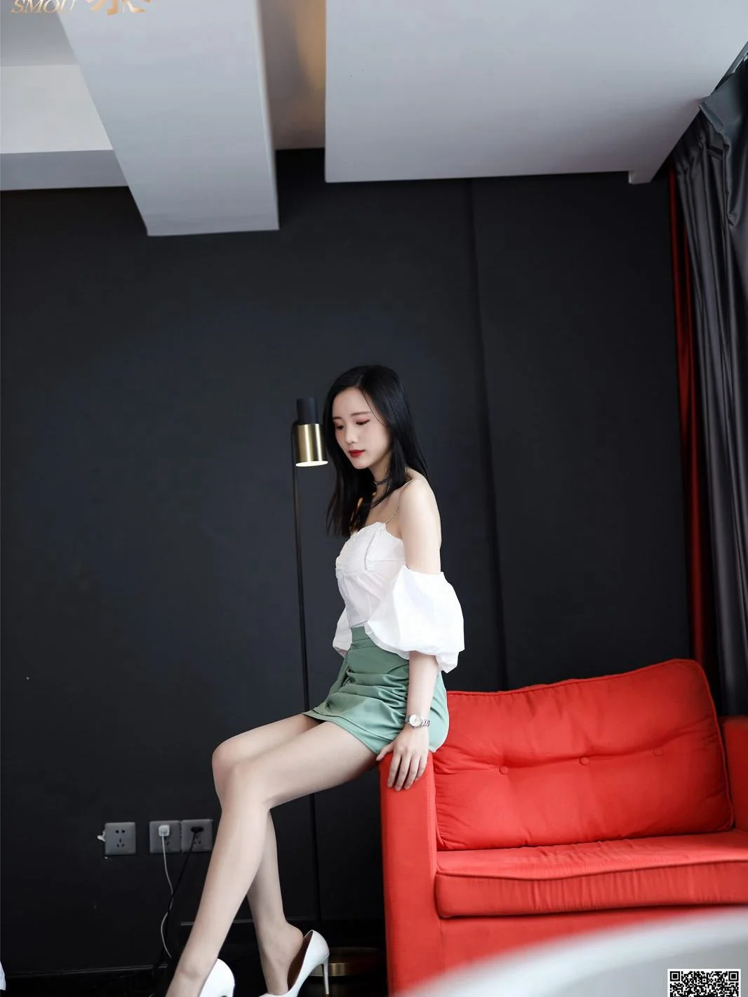 极品美少妇脱肉丝袜彰显美腿高清玉足高跟写真  第9张-《94零社区》
