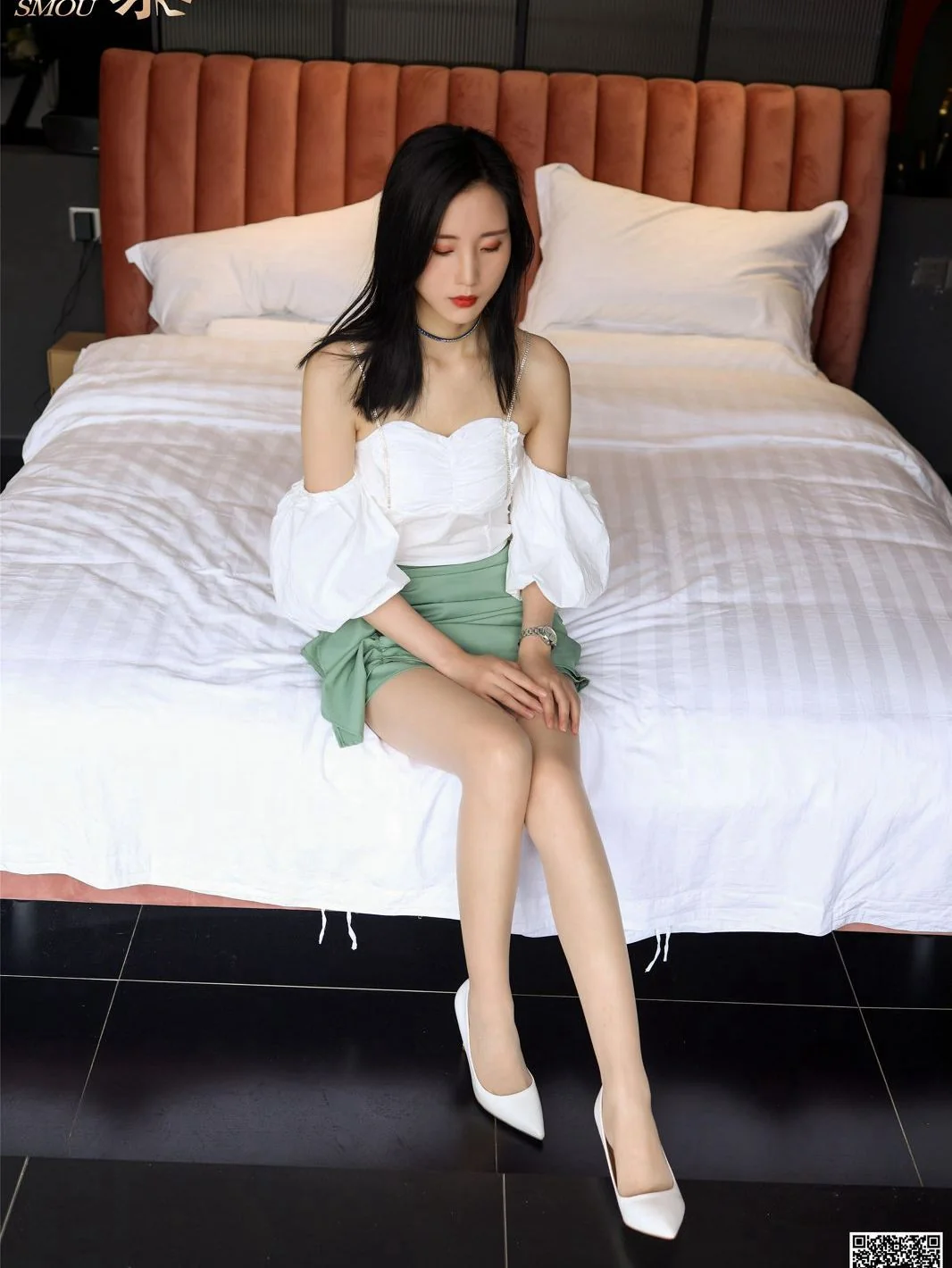 极品美少妇脱肉丝袜彰显美腿高清玉足高跟写真  第14张-《94零社区》