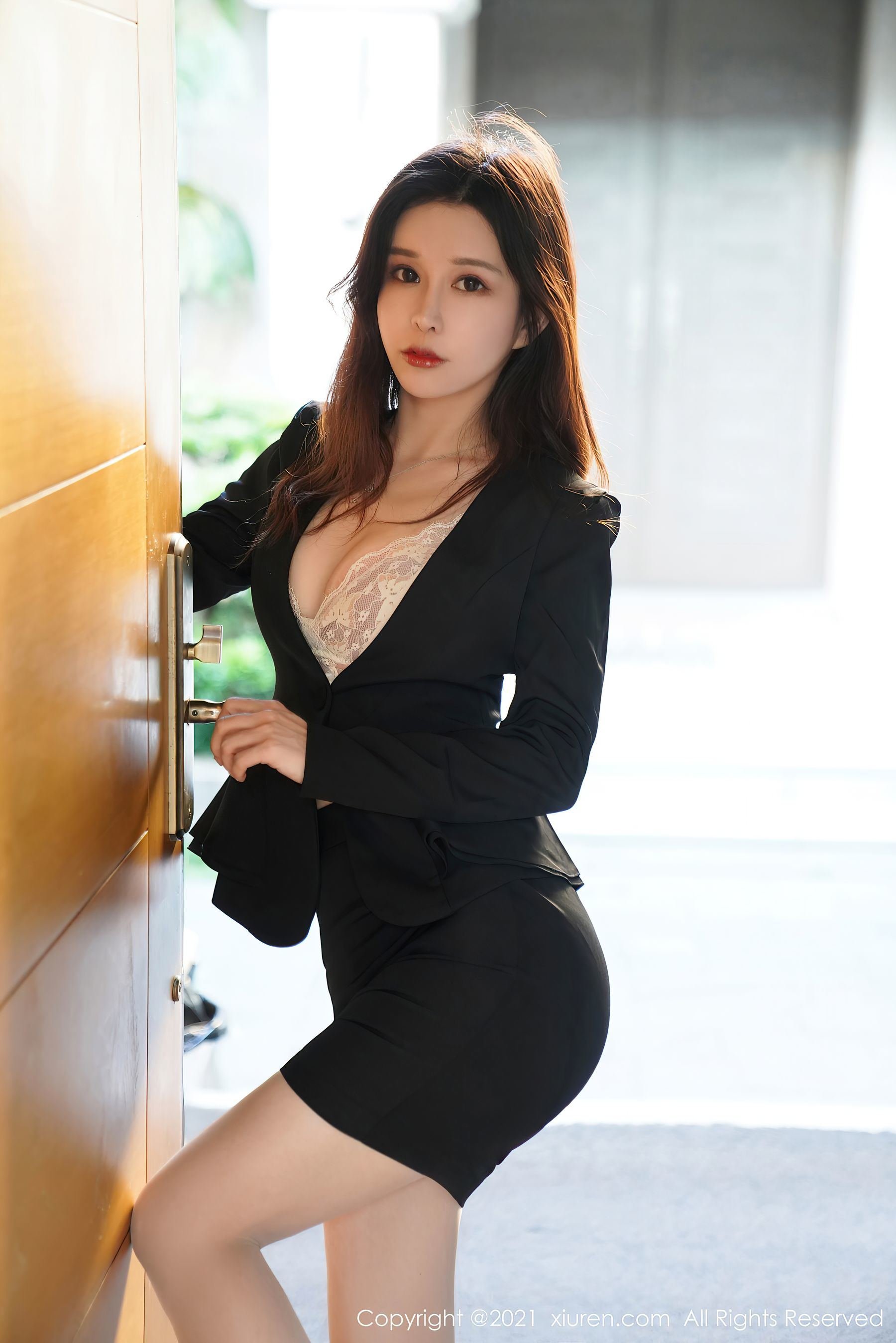[秀人XIUREN] No.3077 张雨萌  第1张-《94零社区》