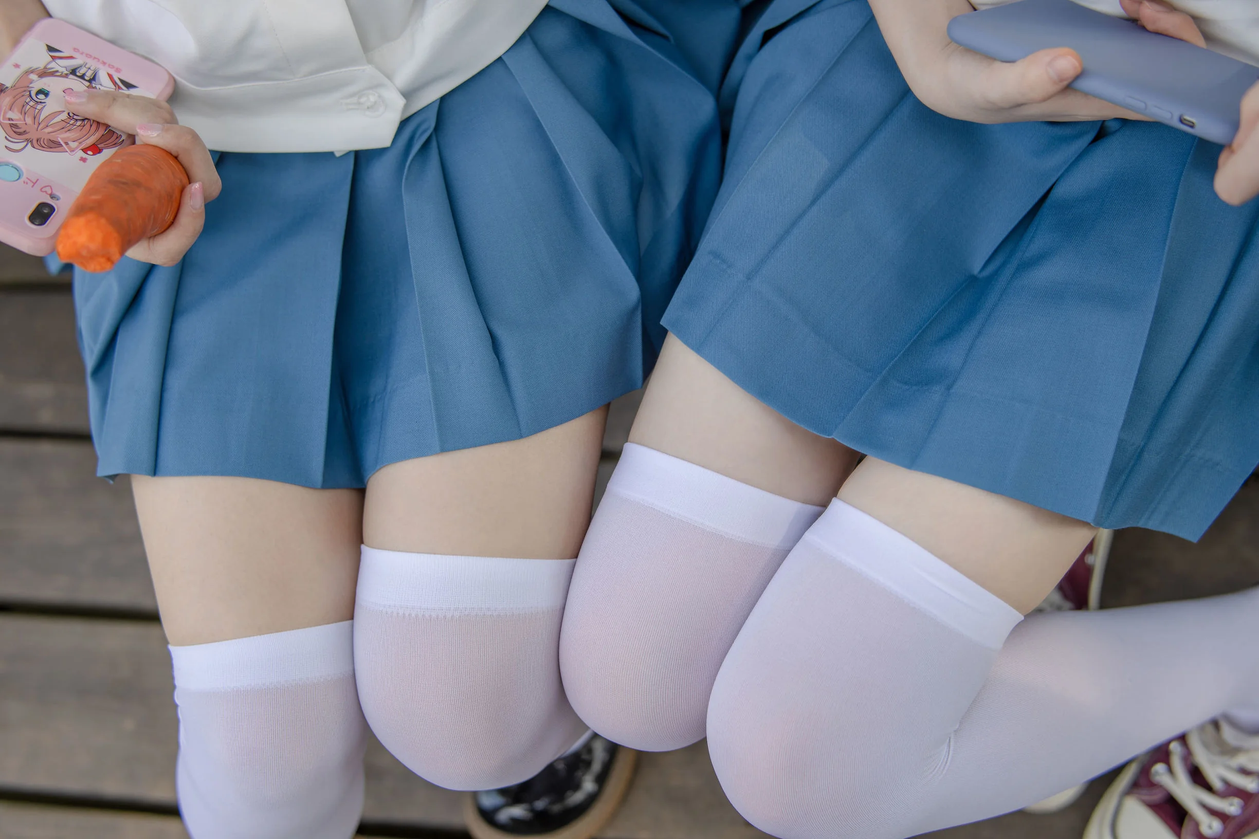 [森萝财团] JKFUN-025 默陌&Aika 80D白丝过膝袜  第76张-《94零社区》