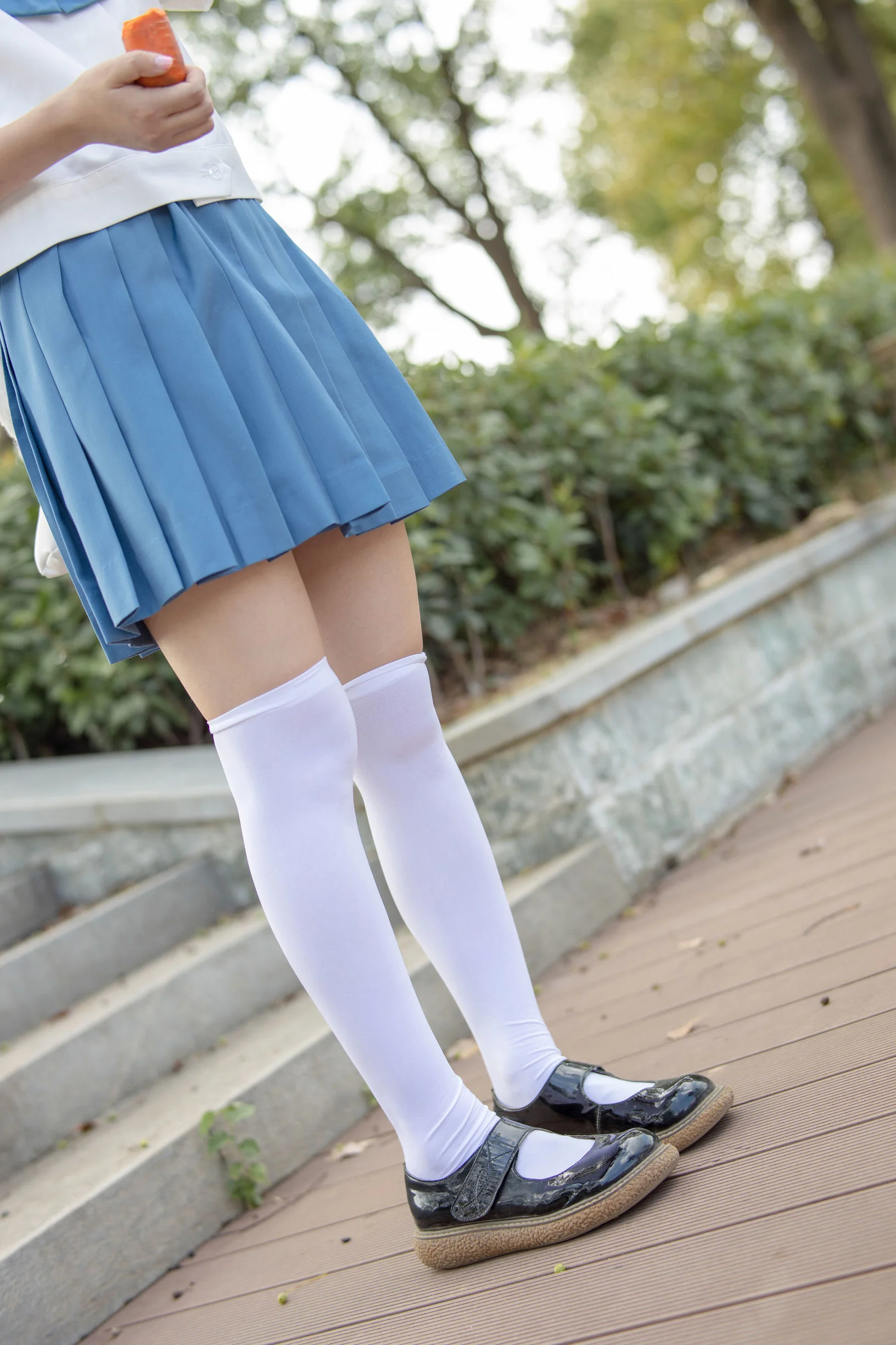 [森萝财团] JKFUN-025 默陌&Aika 80D白丝过膝袜  第89张-《94零社区》