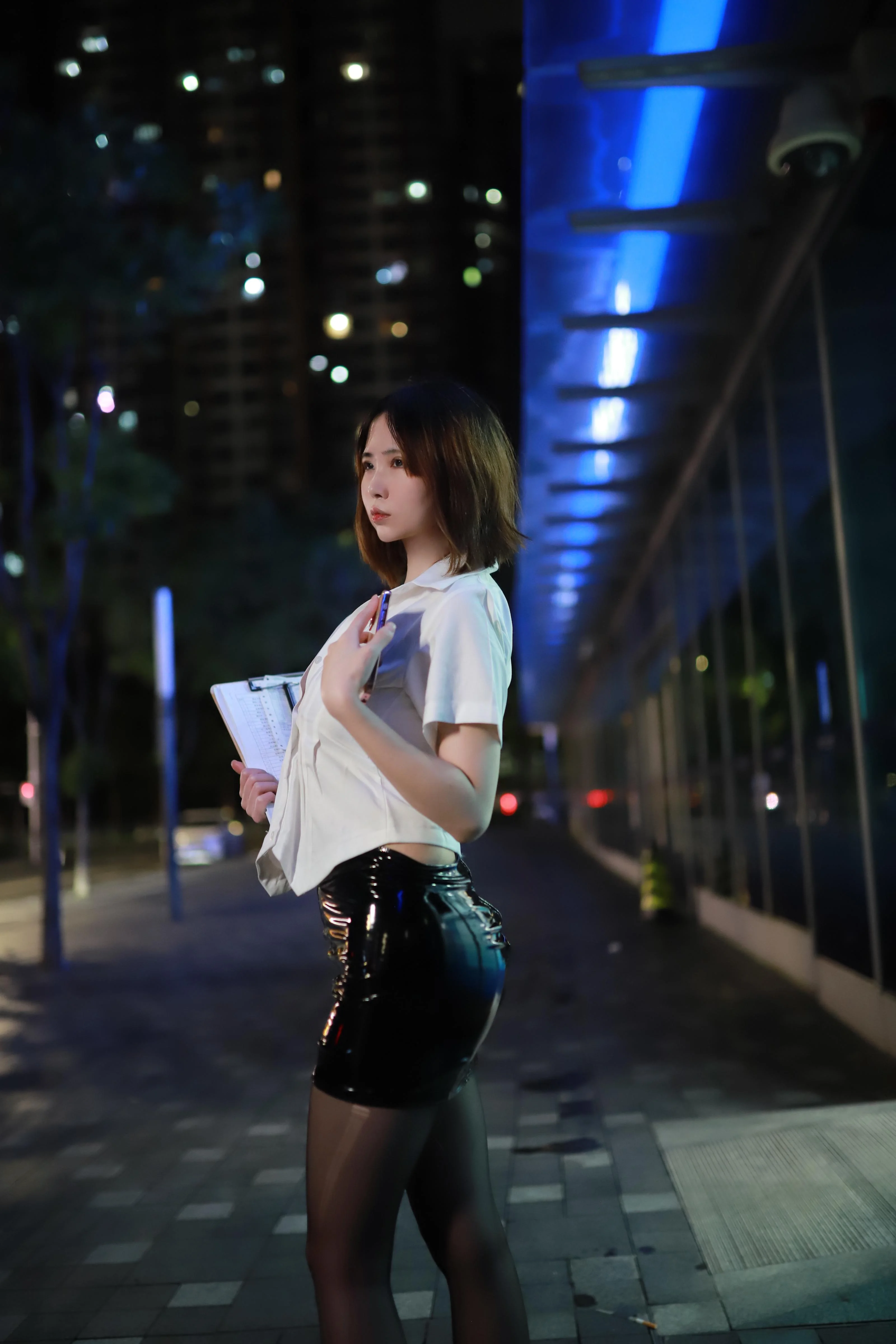 上杉绘梨落 - 被人跟踪102P  第16张-《94零社区》