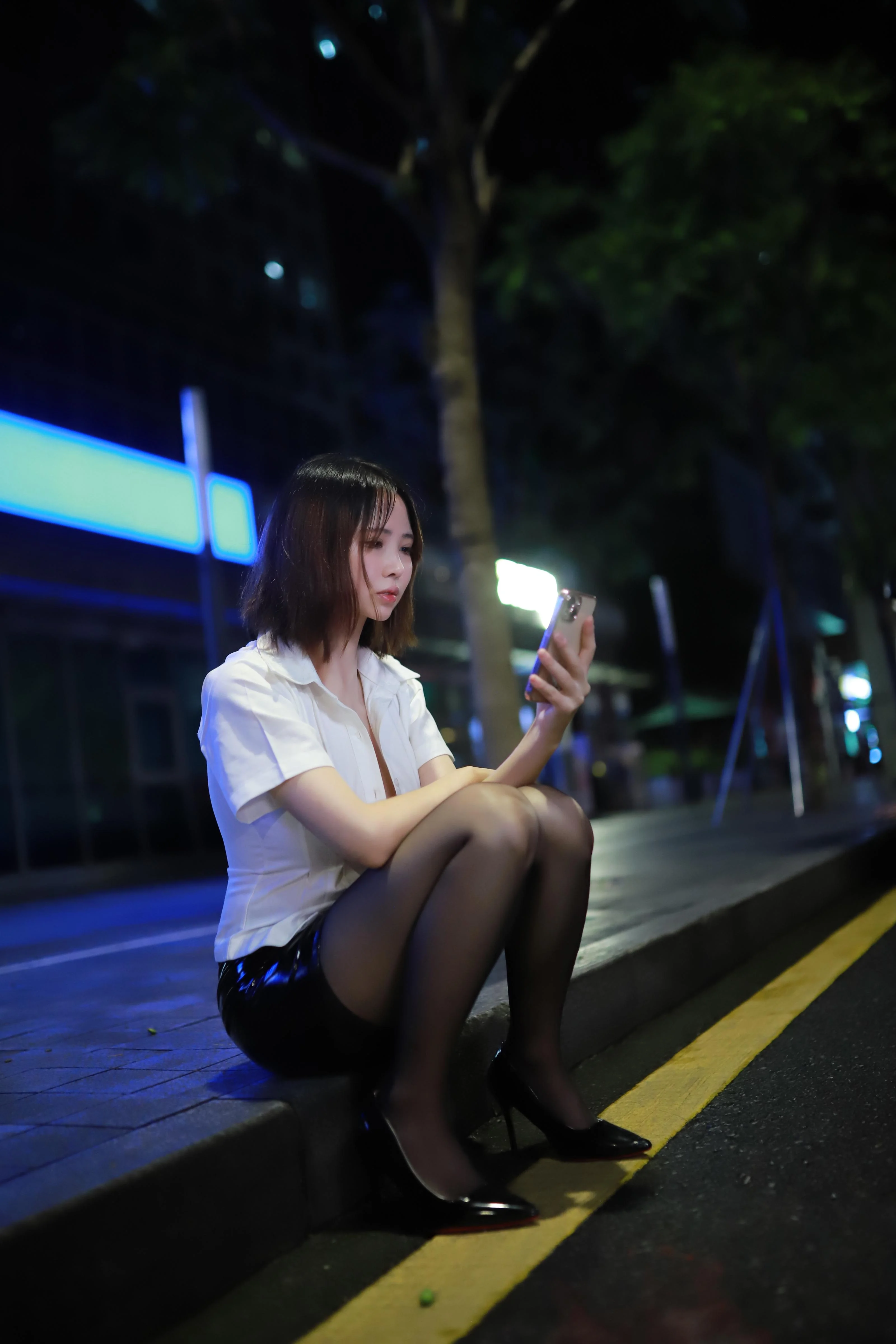 上杉绘梨落 - 被人跟踪102P  第19张-《94零社区》